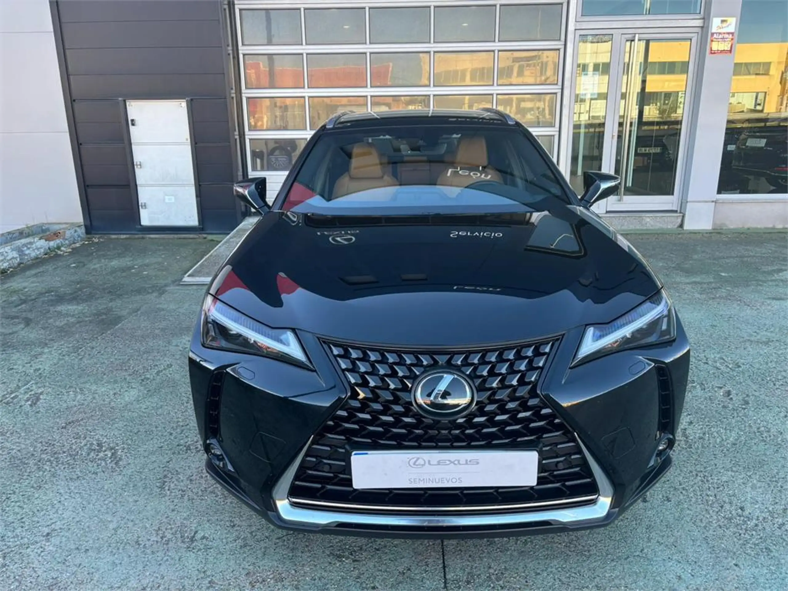 Lexus - UX 200