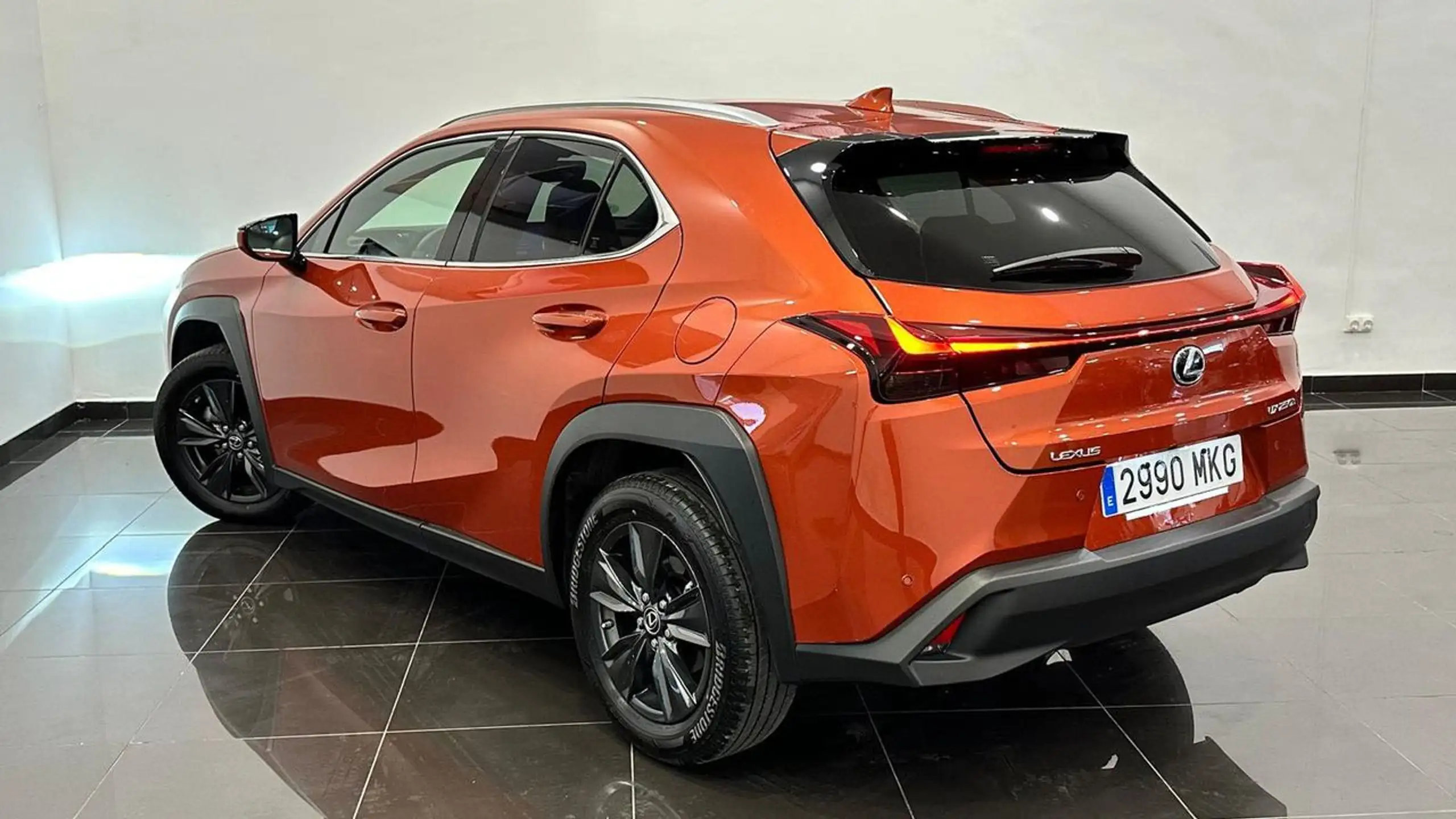 Lexus - UX 300e