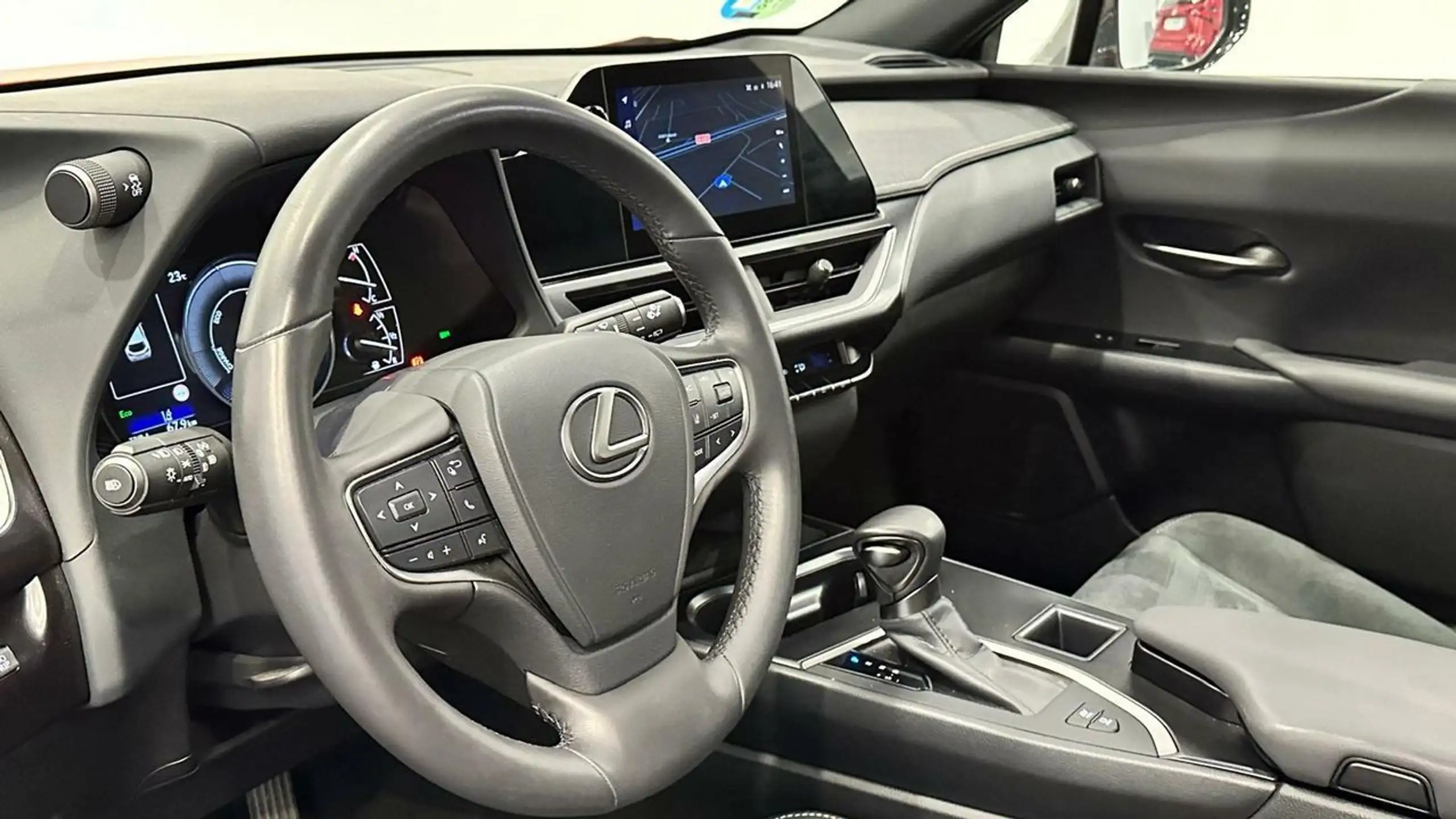 Lexus - UX 300e