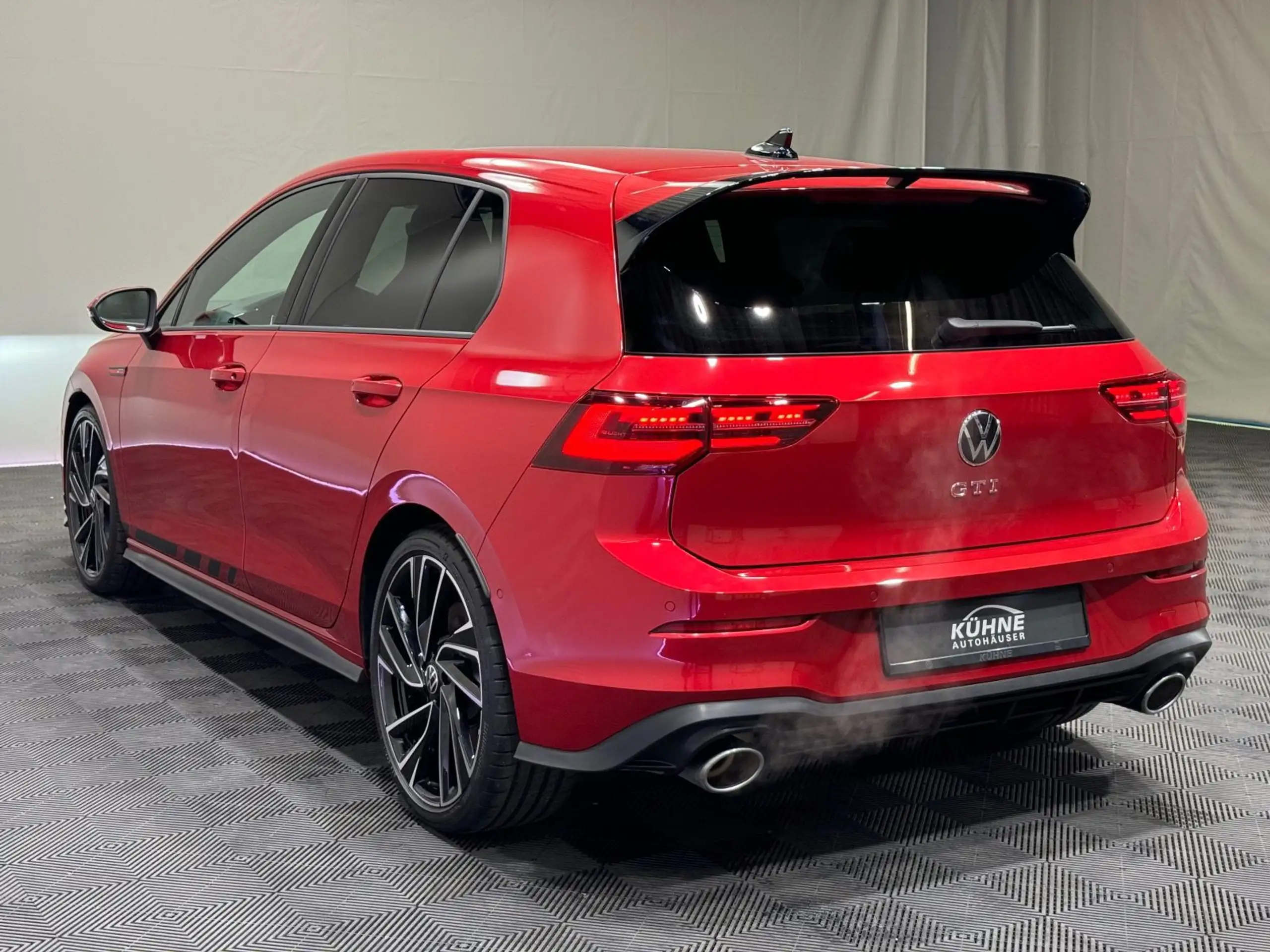 Volkswagen - Golf GTI