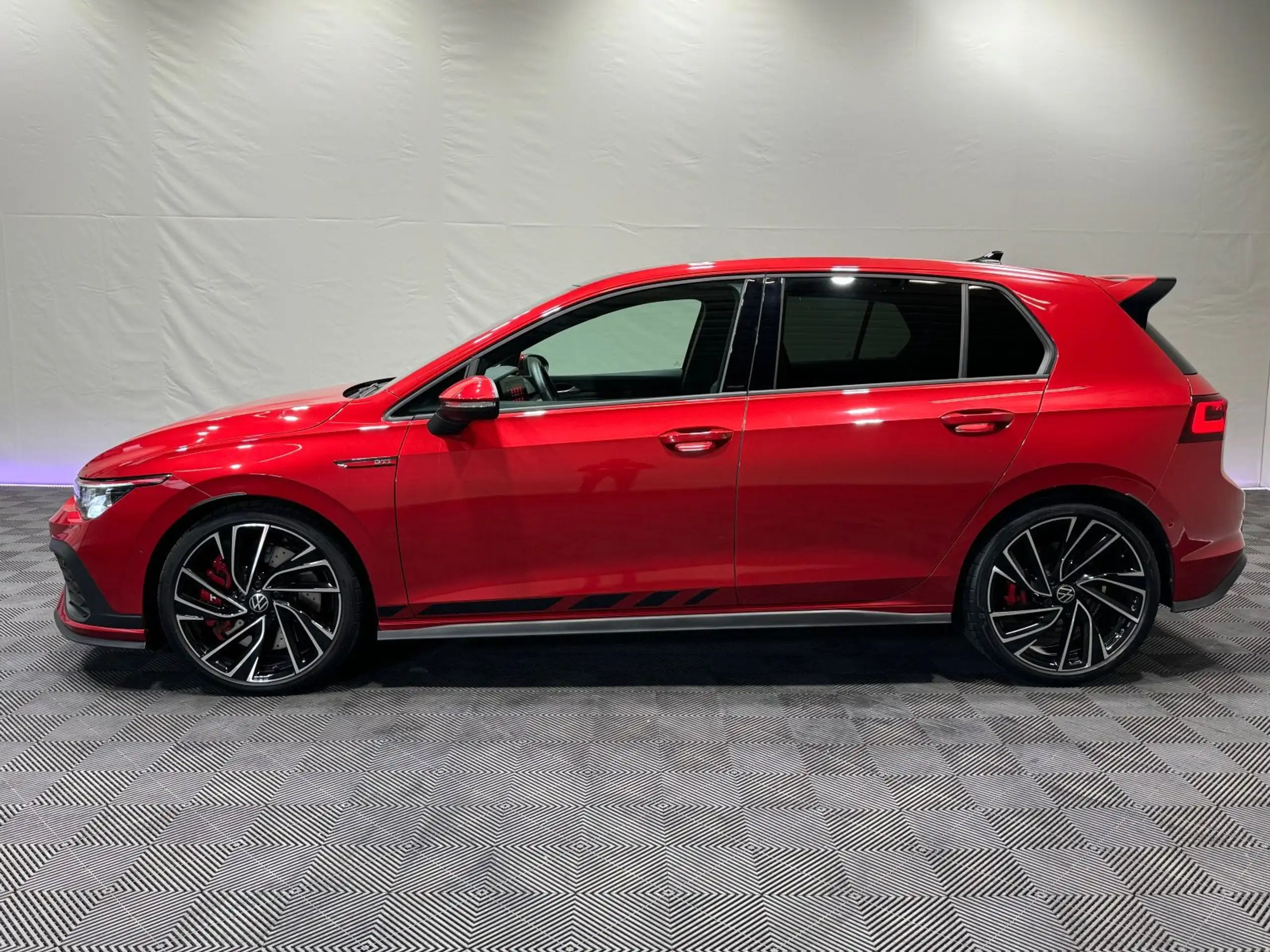 Volkswagen - Golf GTI