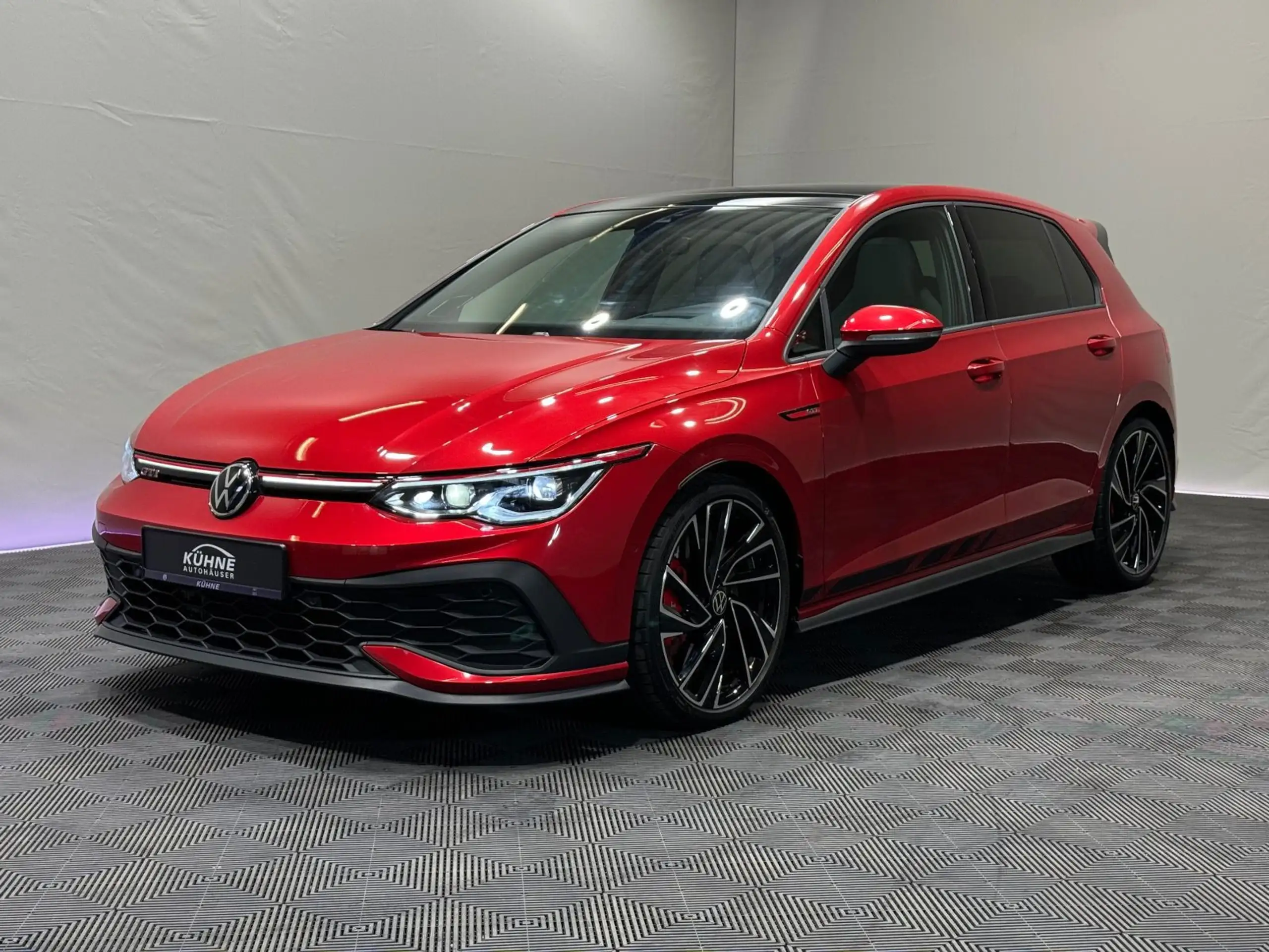 Volkswagen - Golf GTI