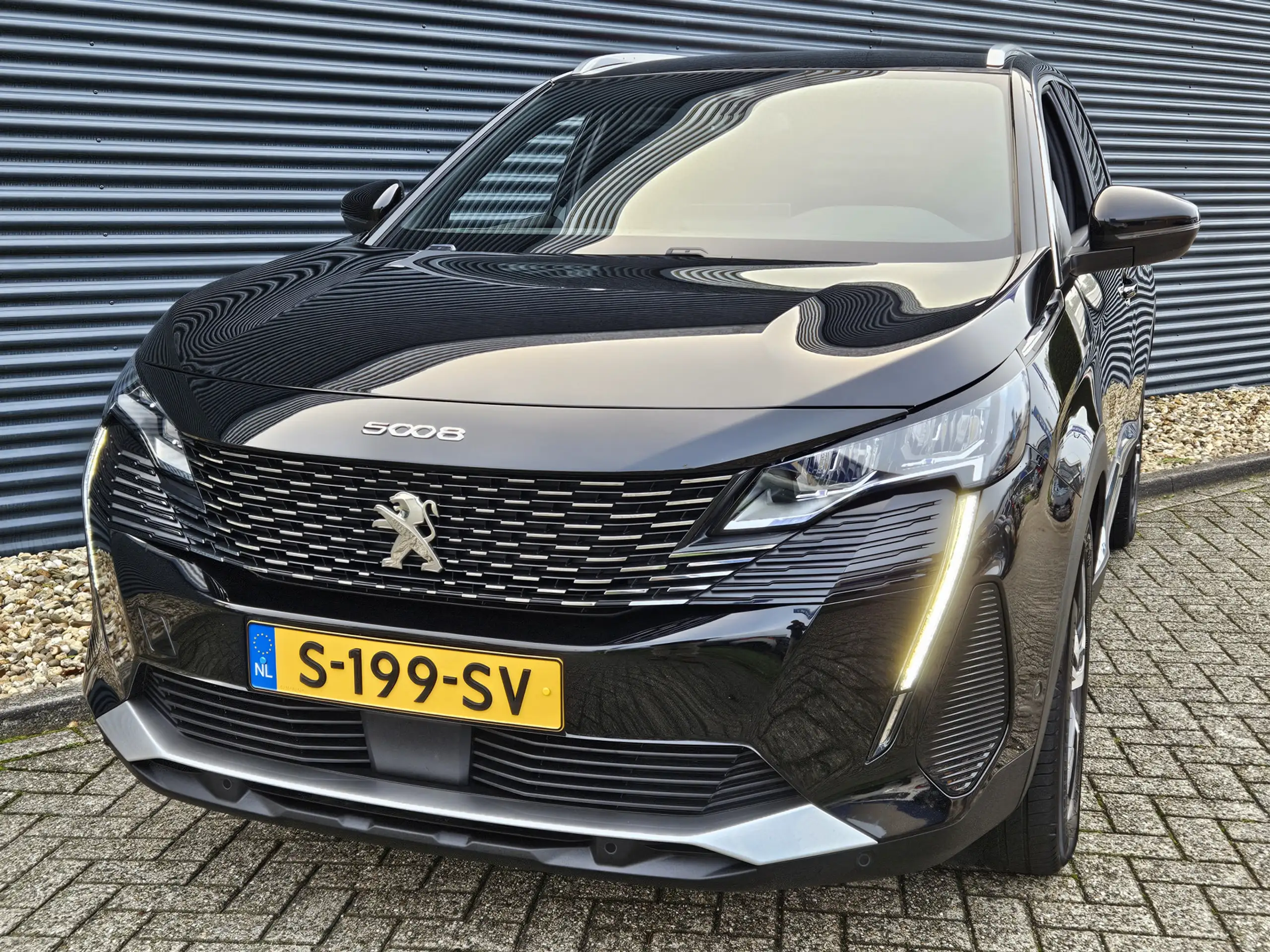 Peugeot - 5008