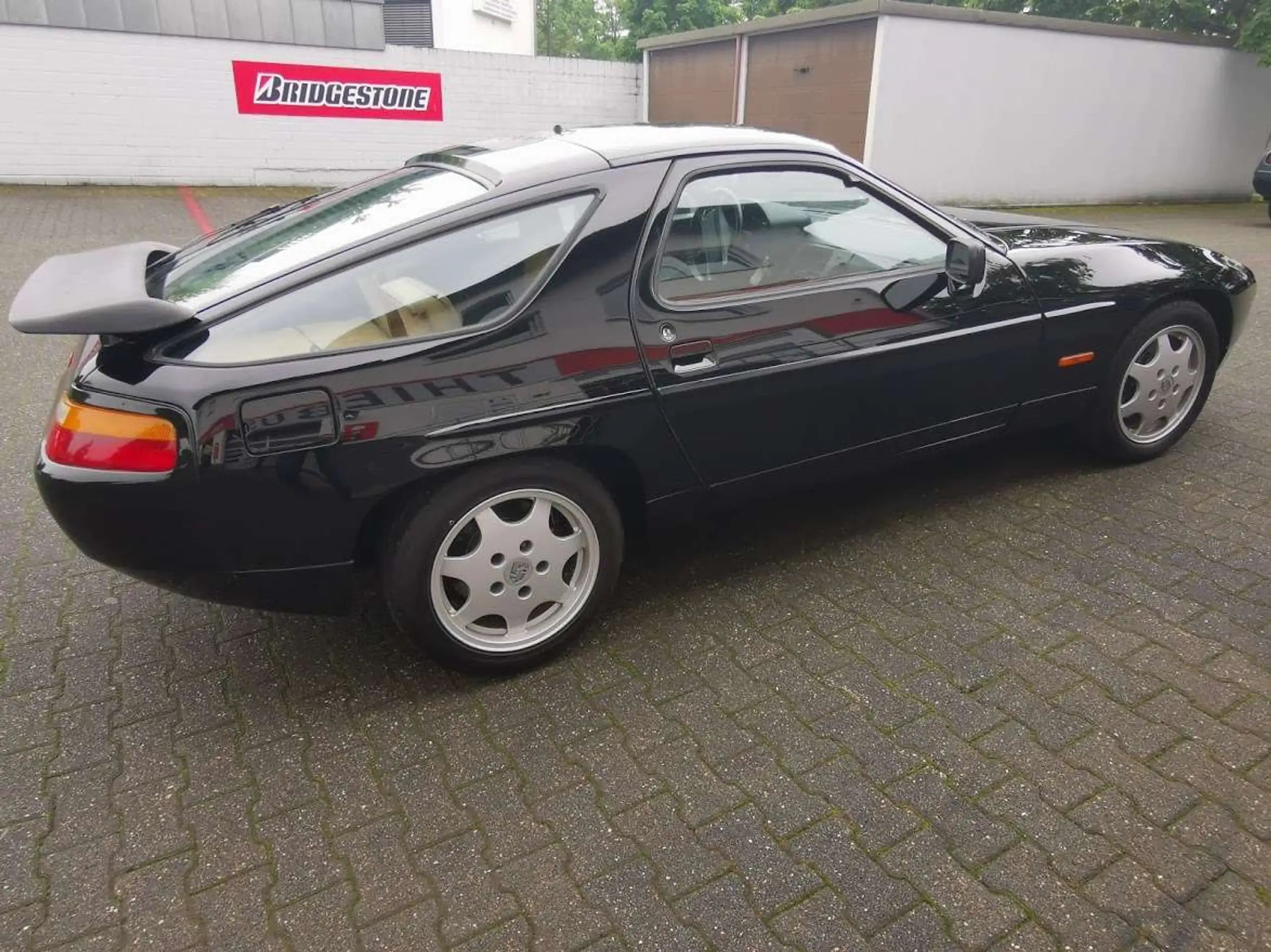 Porsche - 928