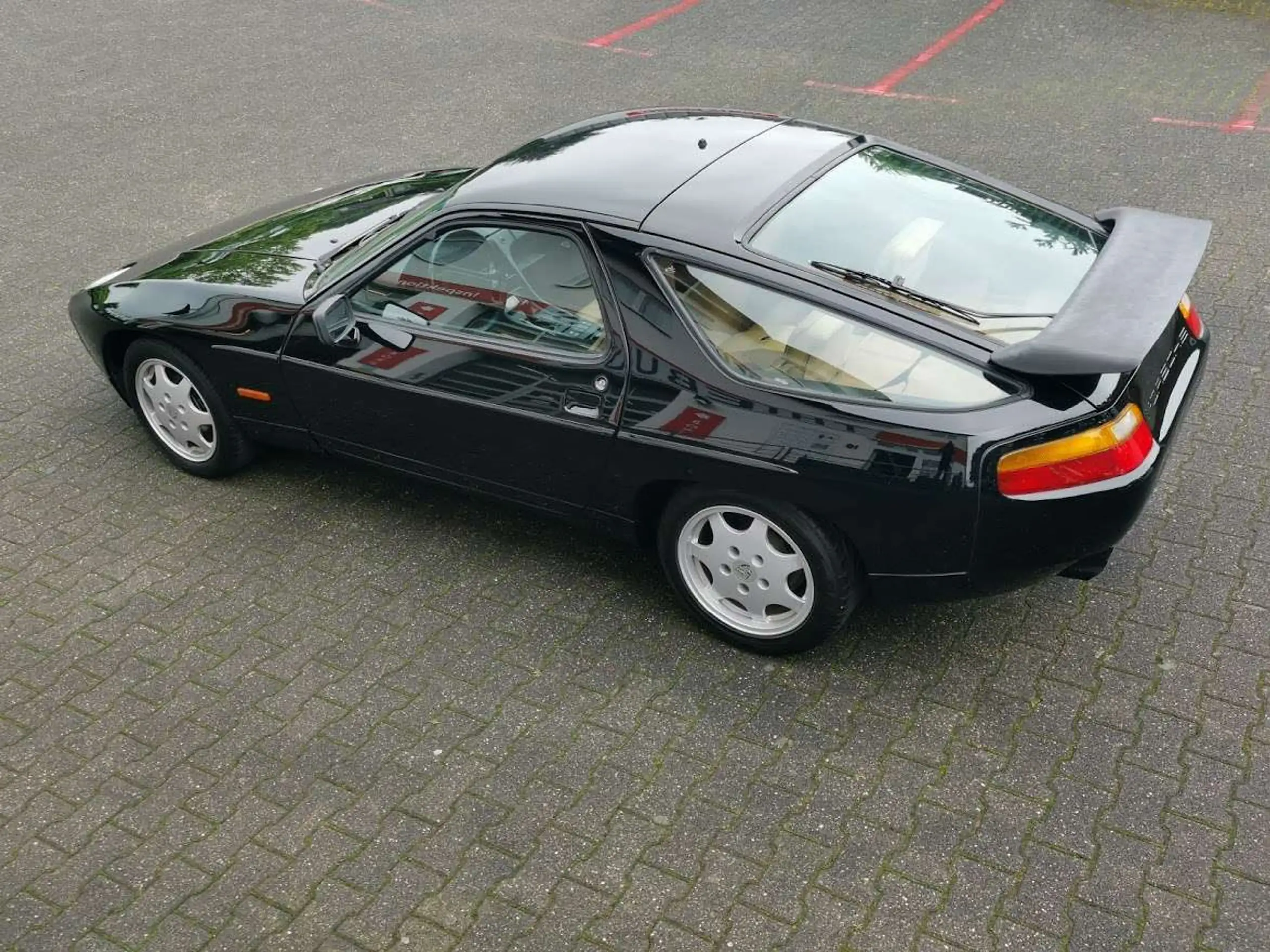 Porsche - 928