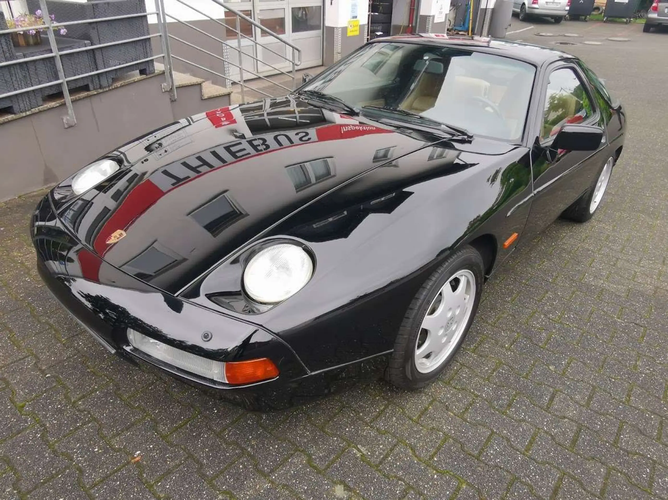 Porsche - 928