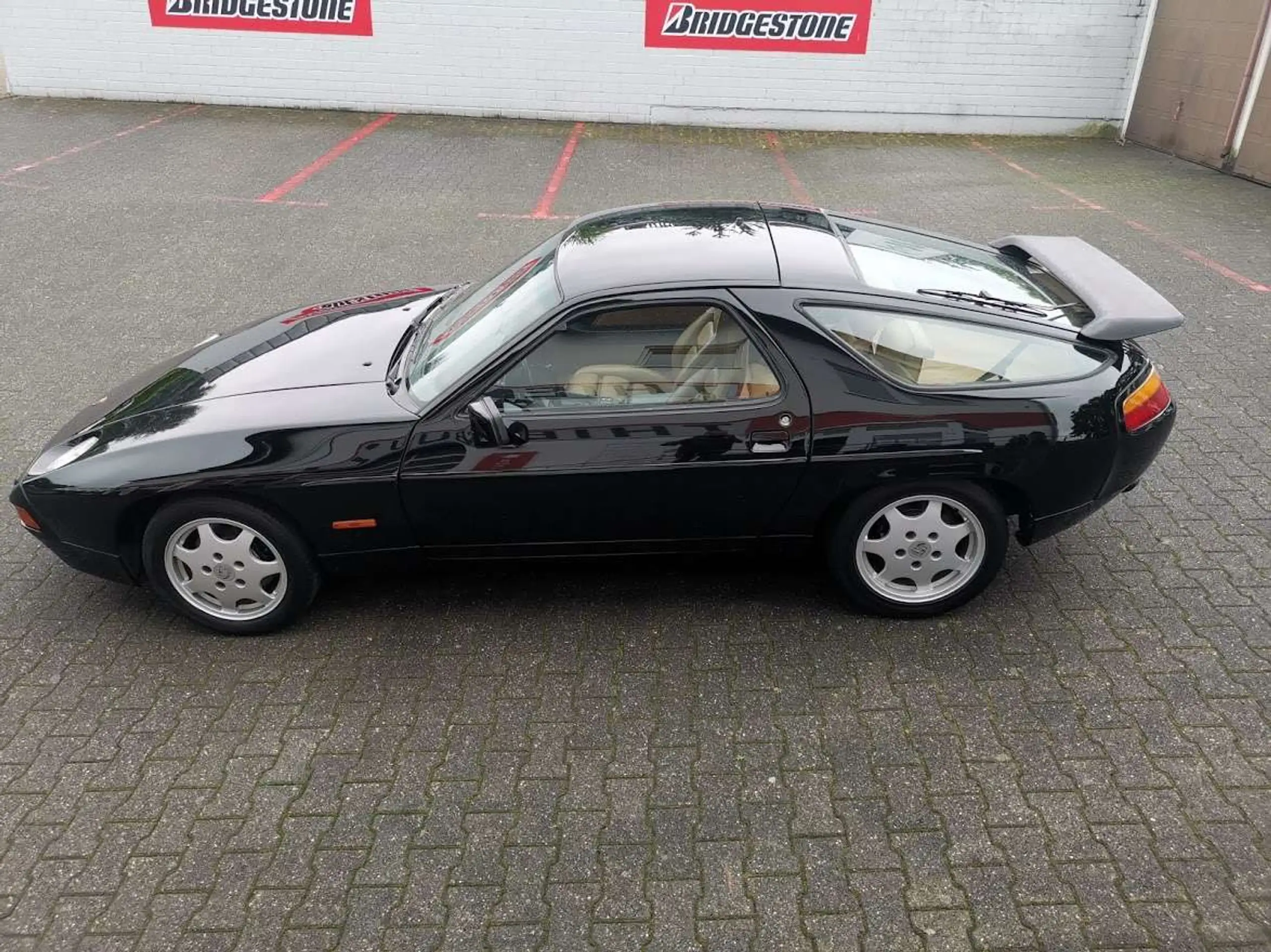 Porsche - 928