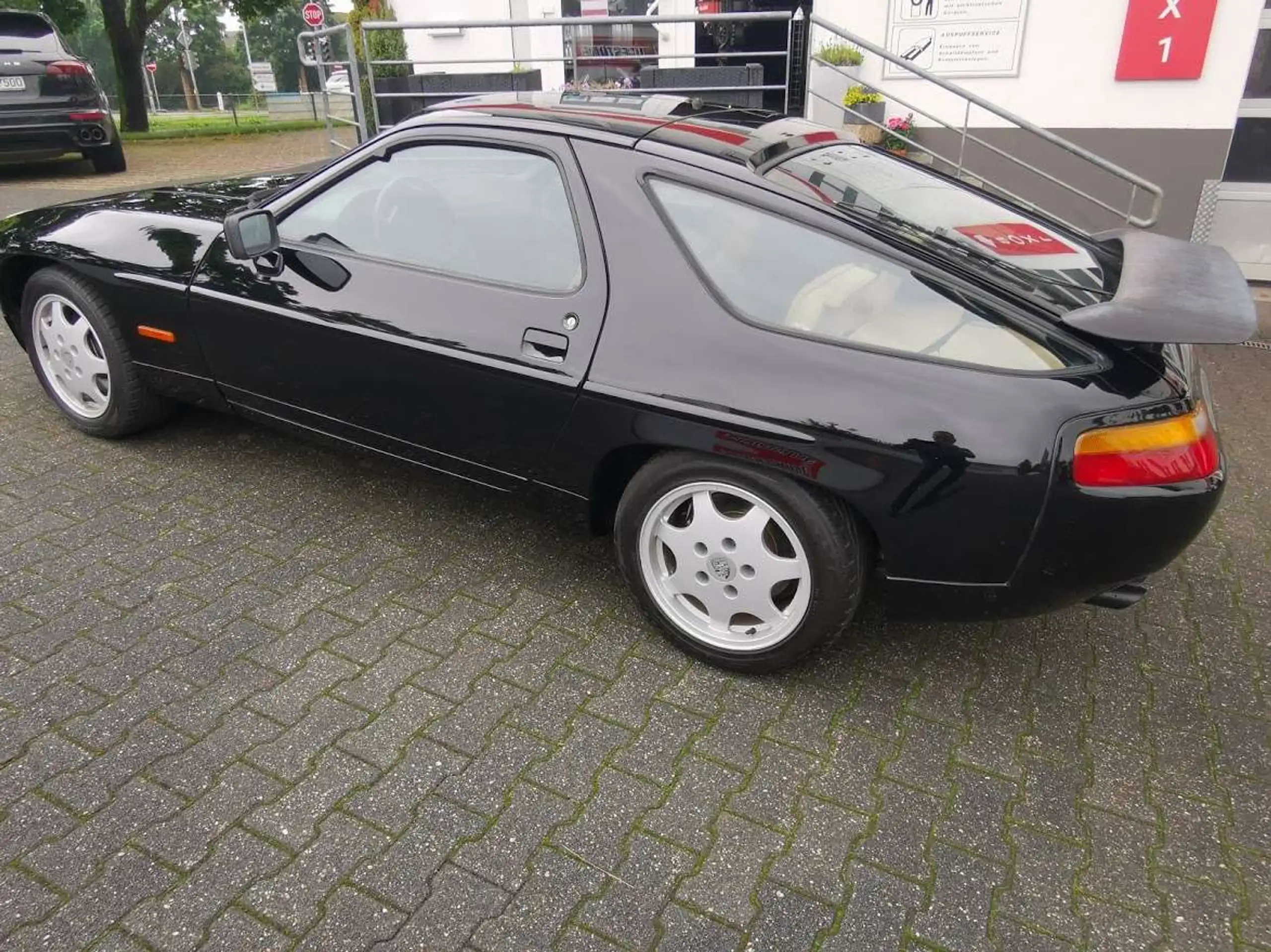 Porsche - 928