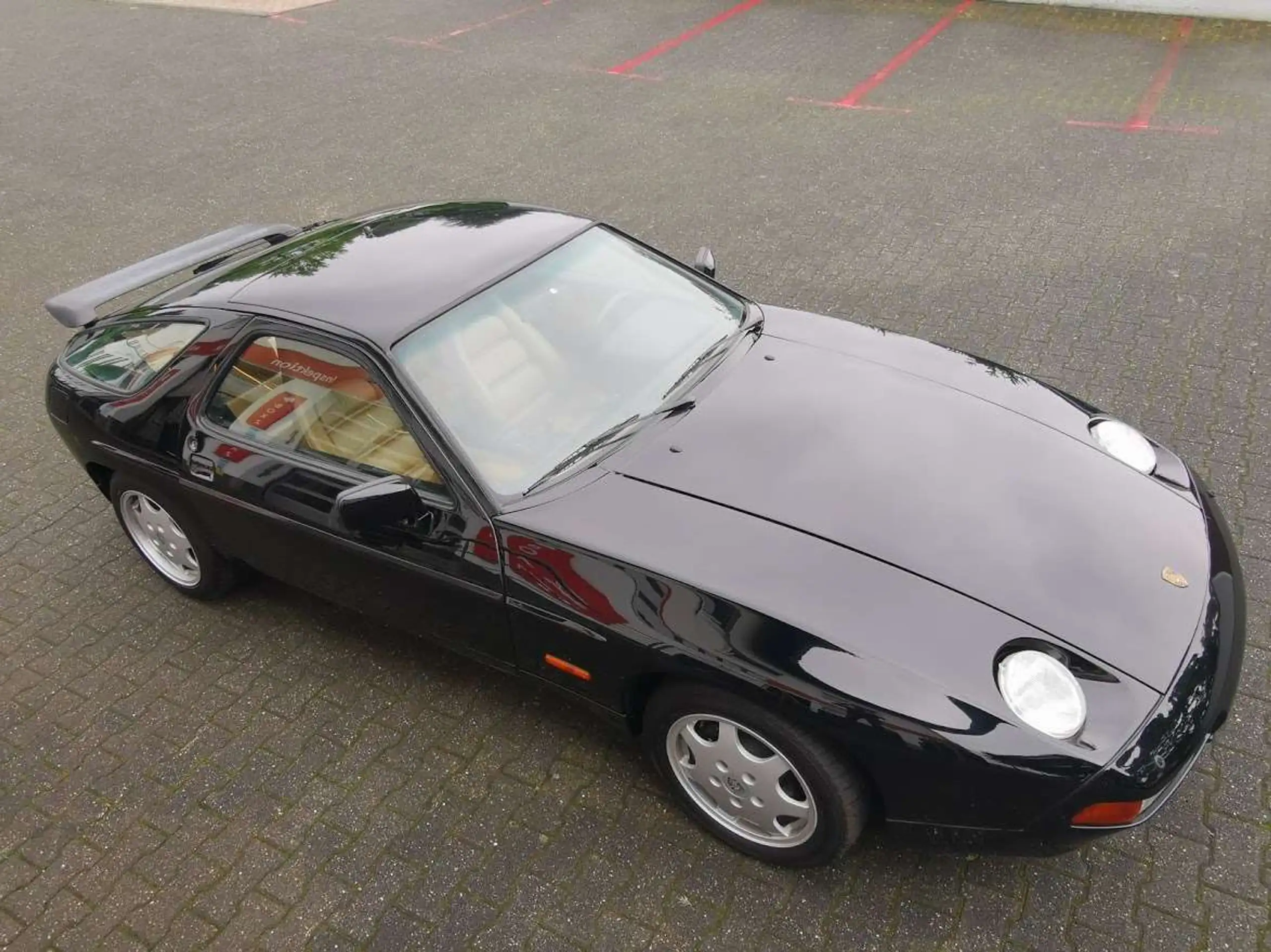 Porsche - 928