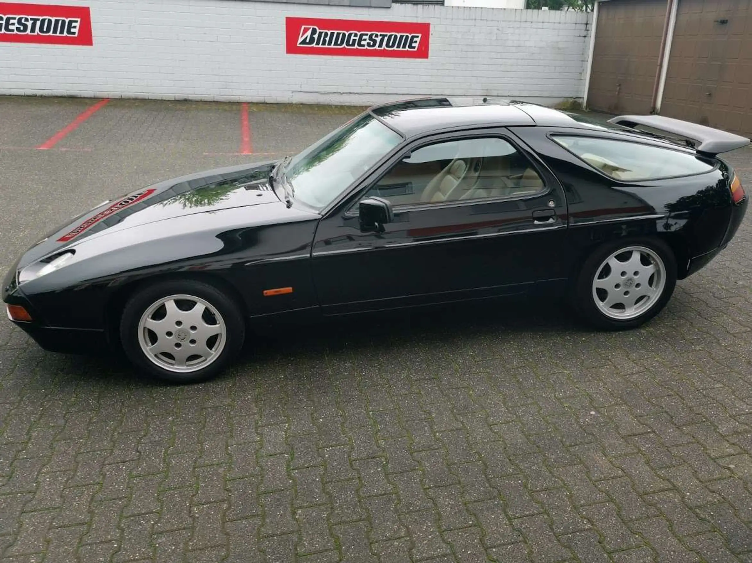 Porsche - 928