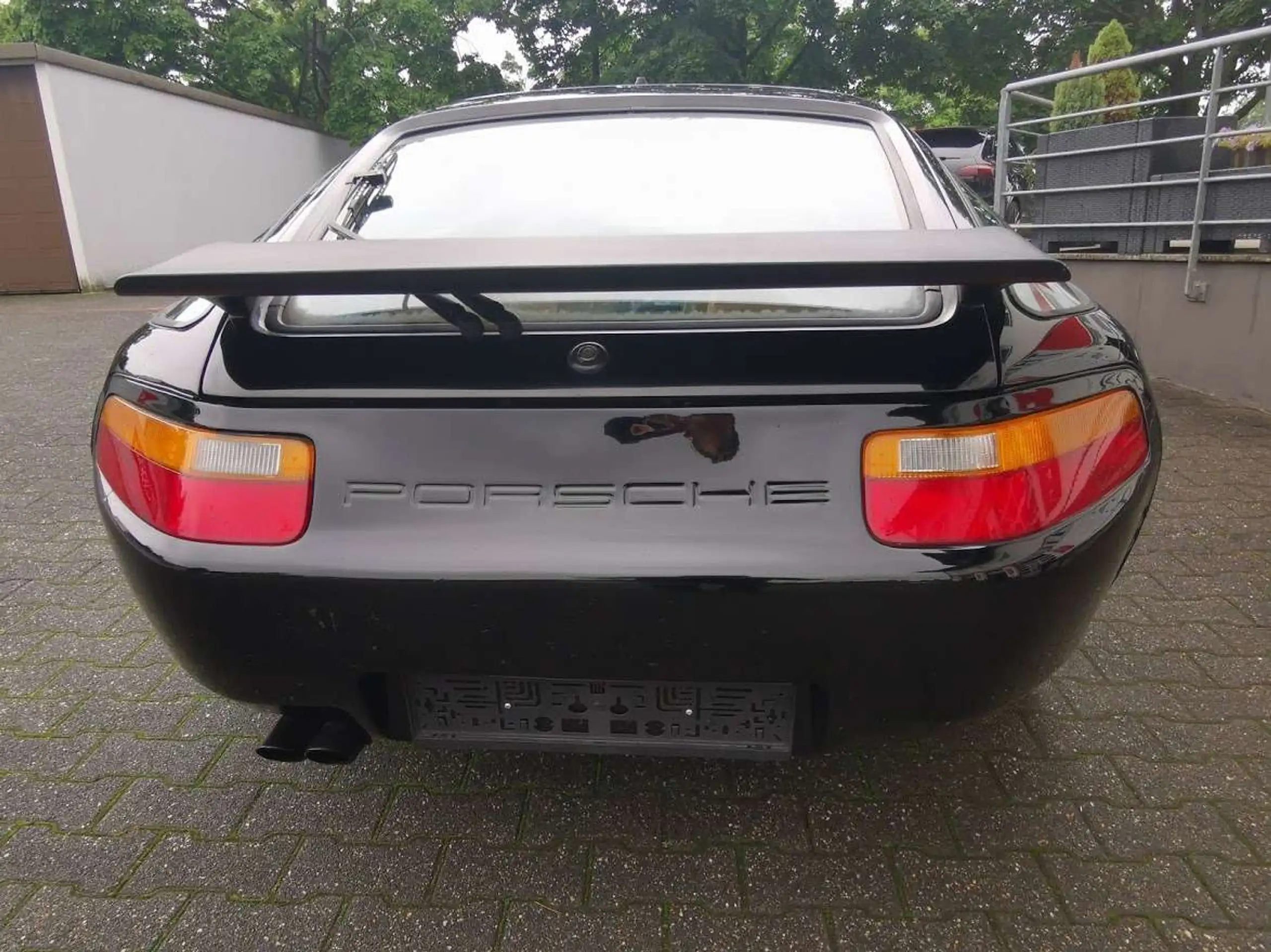 Porsche - 928