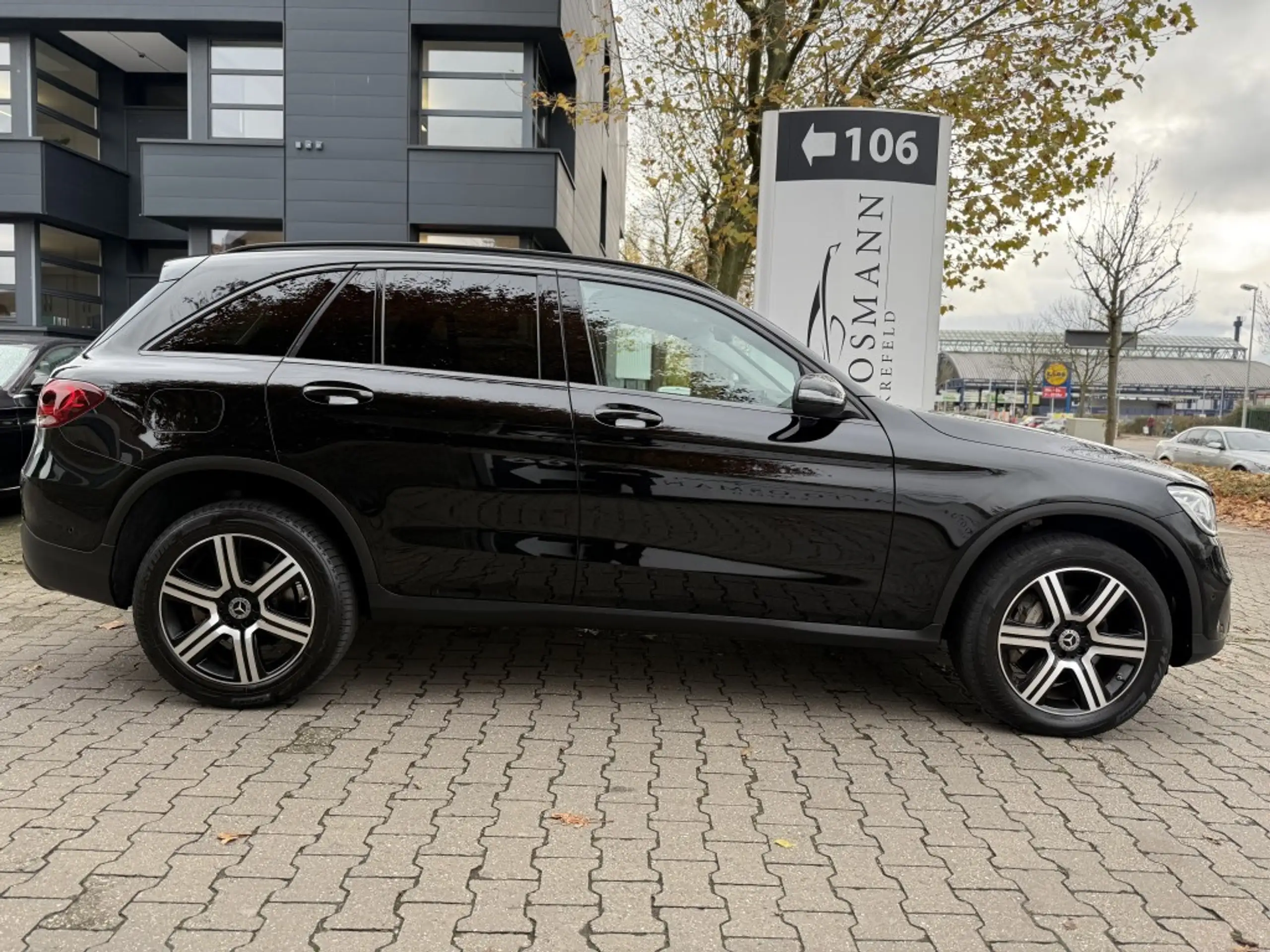 Mercedes-Benz - GLC 300