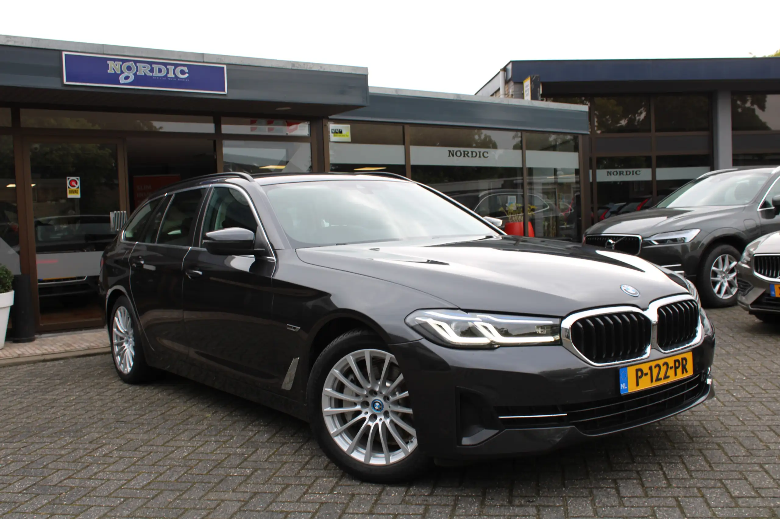 BMW - 520