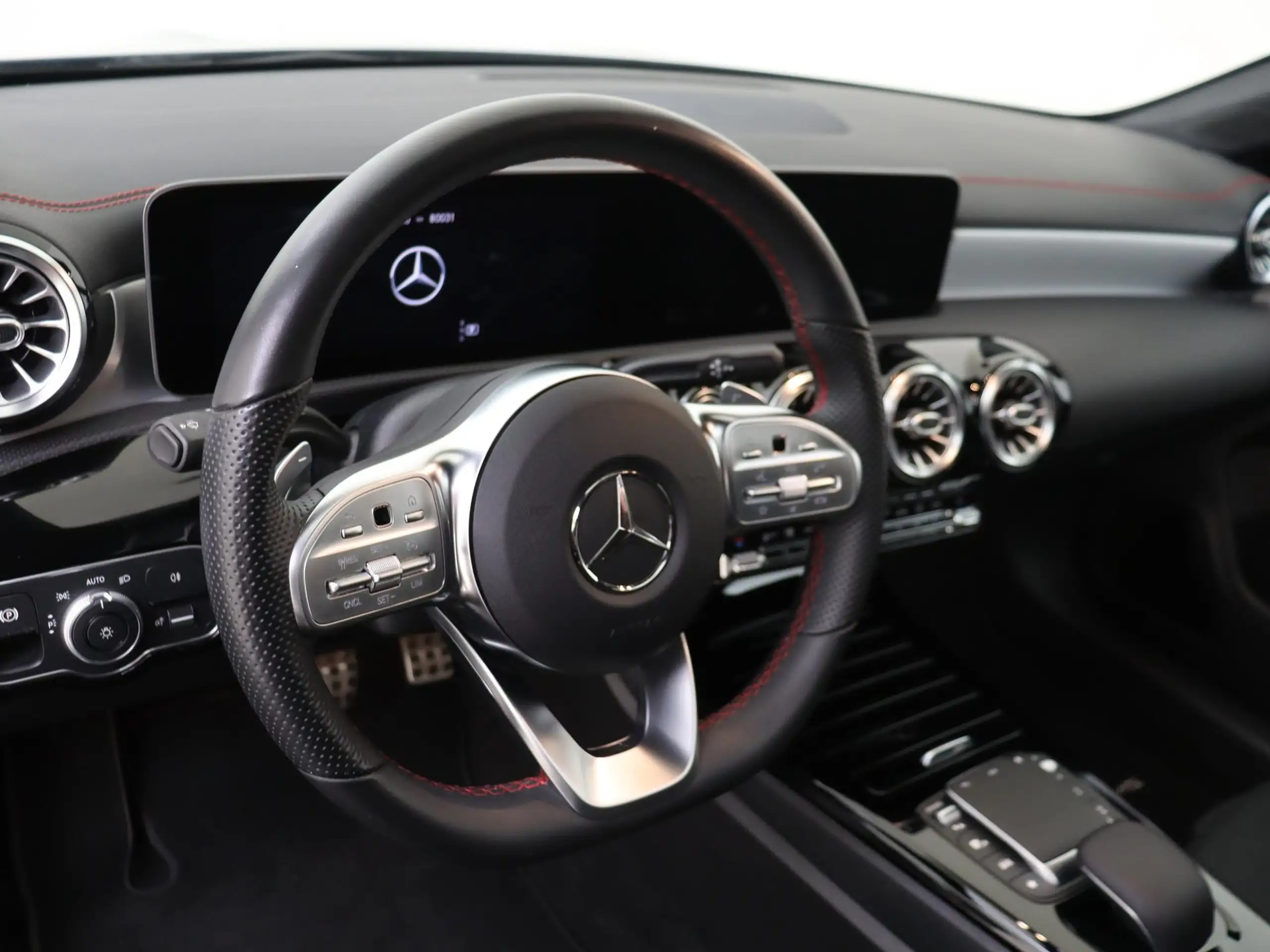 Mercedes-Benz - CLA 200