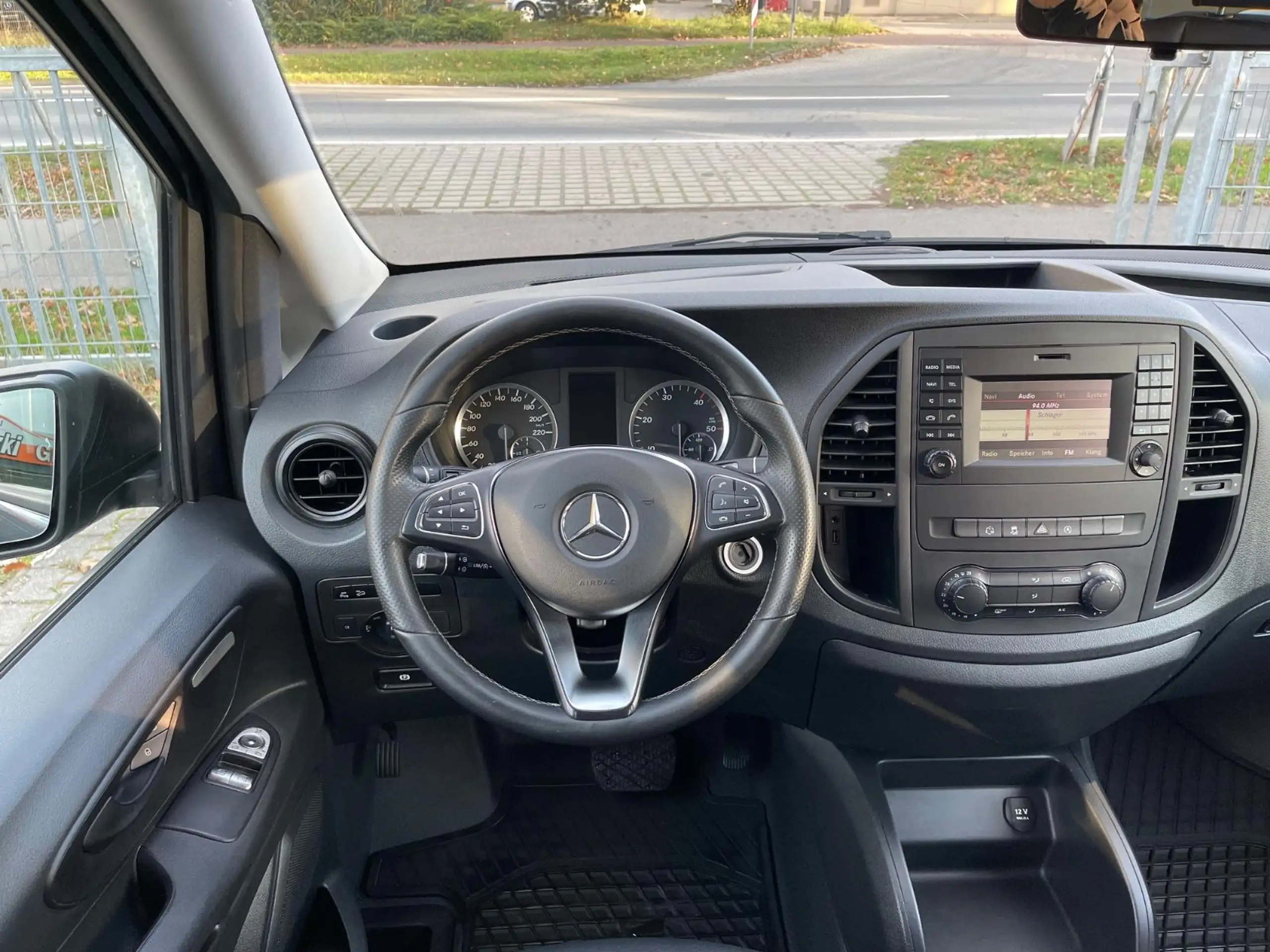 Mercedes-Benz - Vito