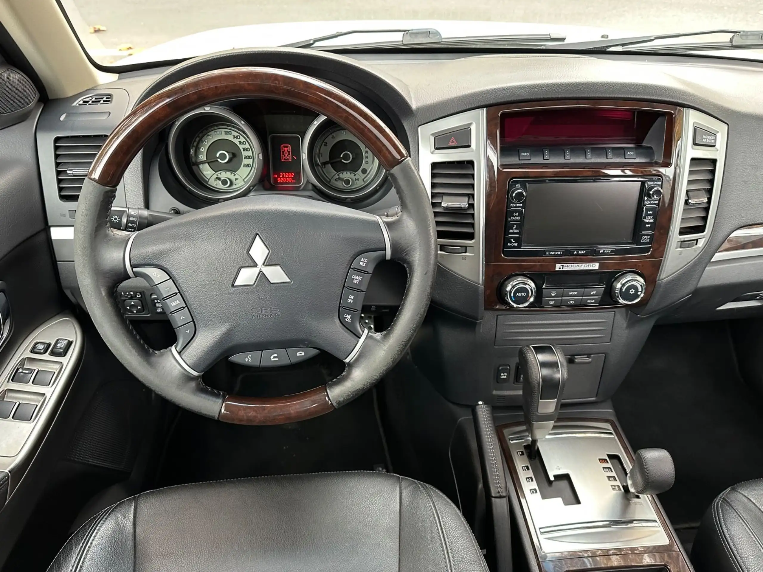 Mitsubishi - Pajero