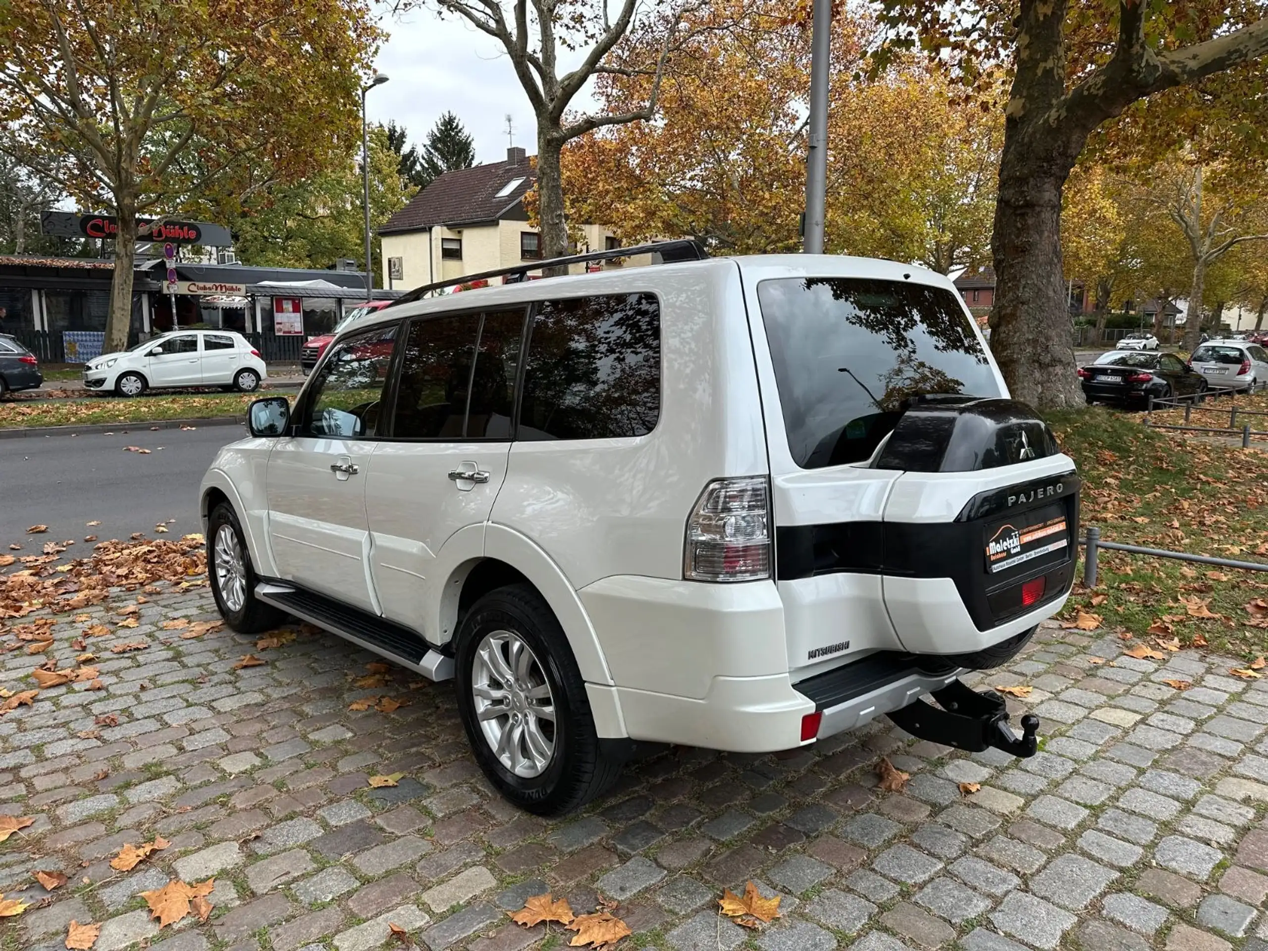 Mitsubishi - Pajero