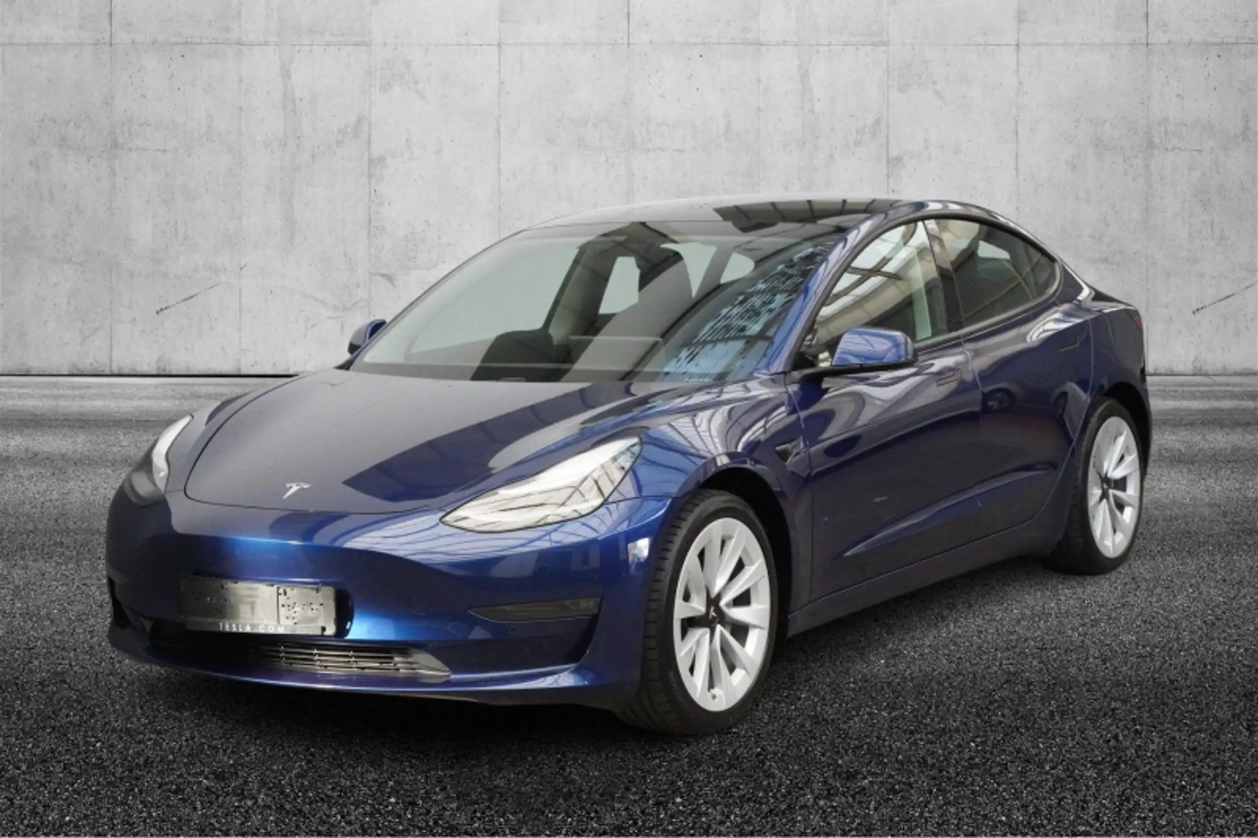 Tesla - Model 3