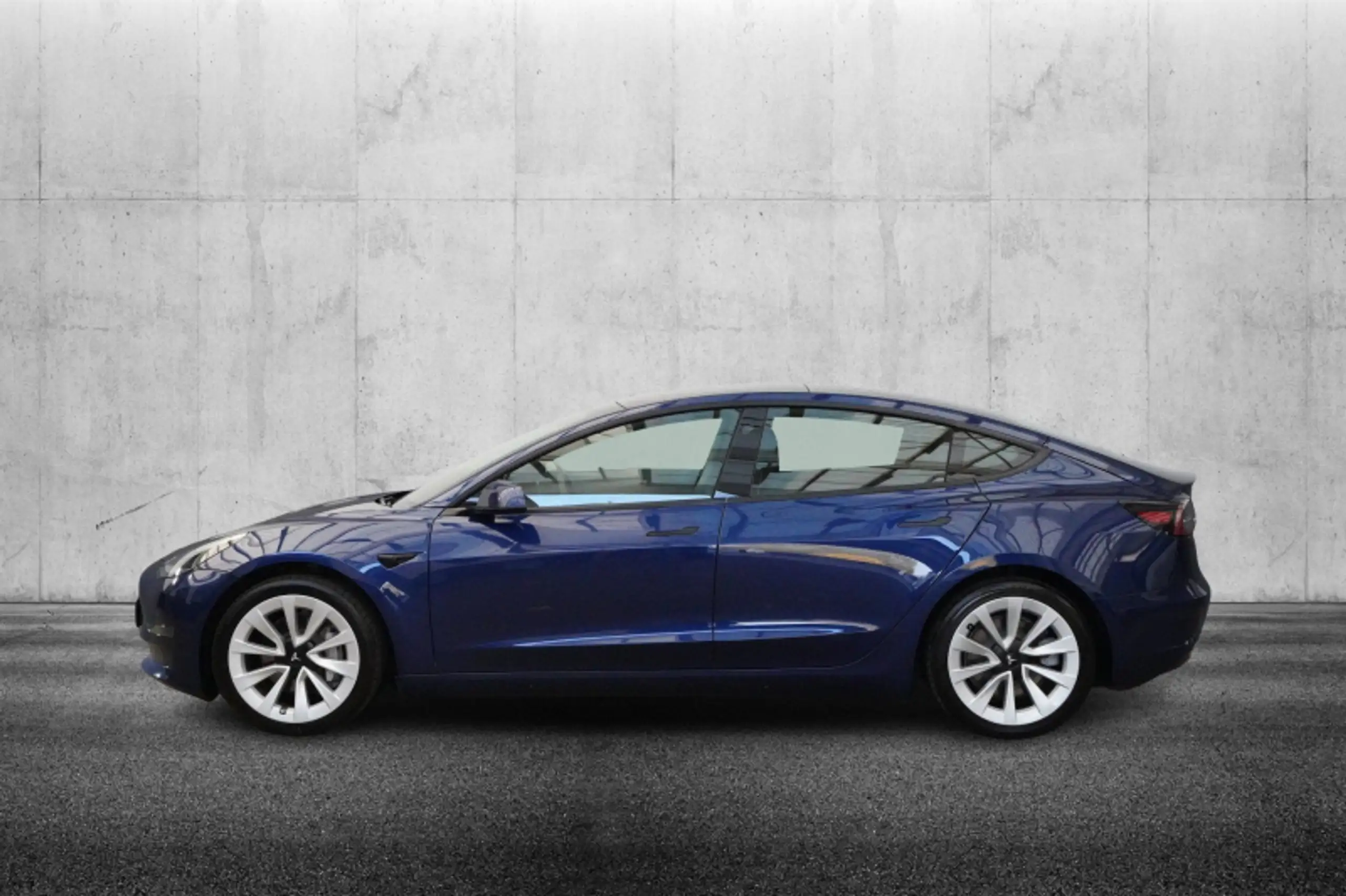 Tesla - Model 3