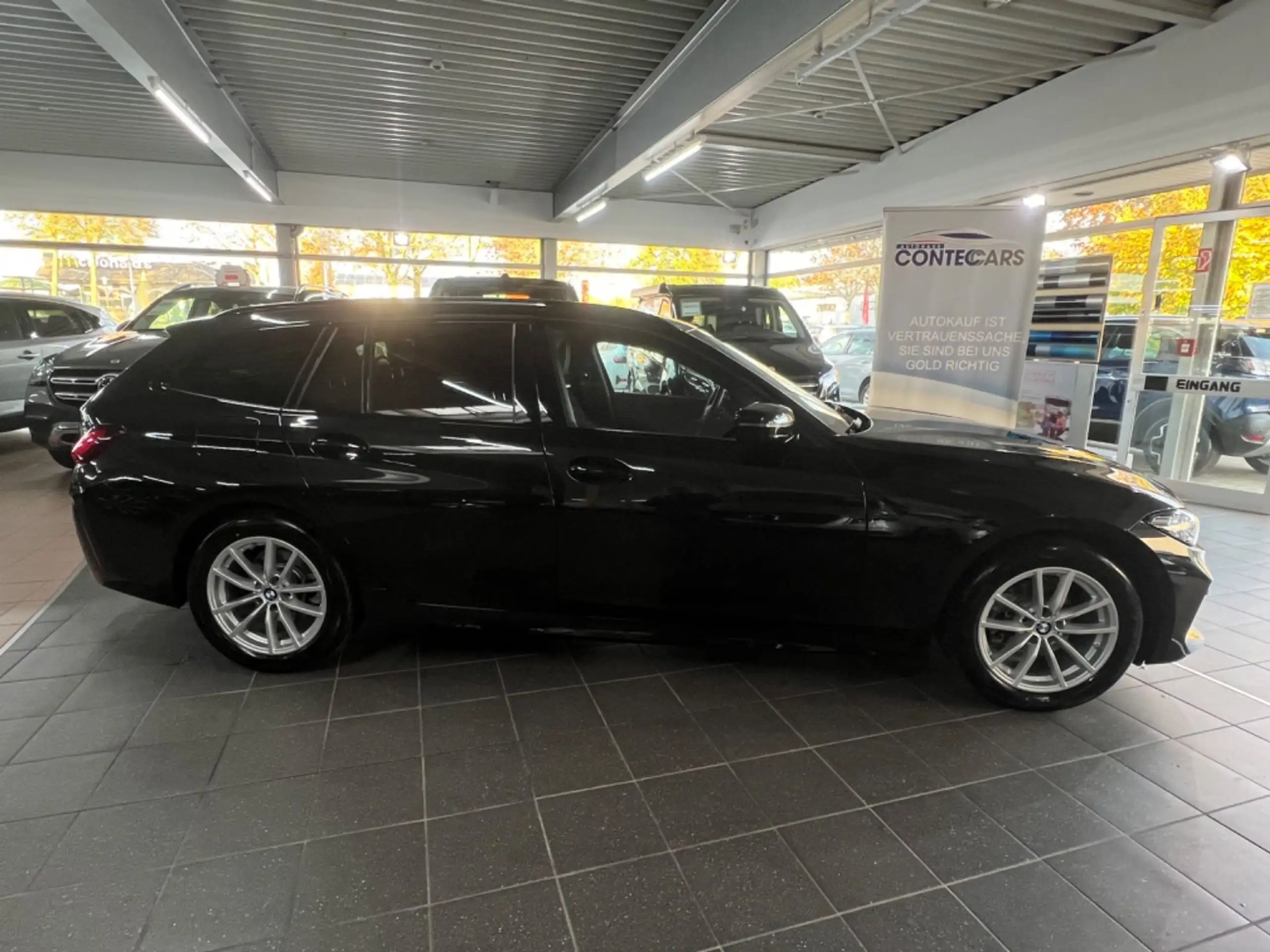 BMW 318 2023