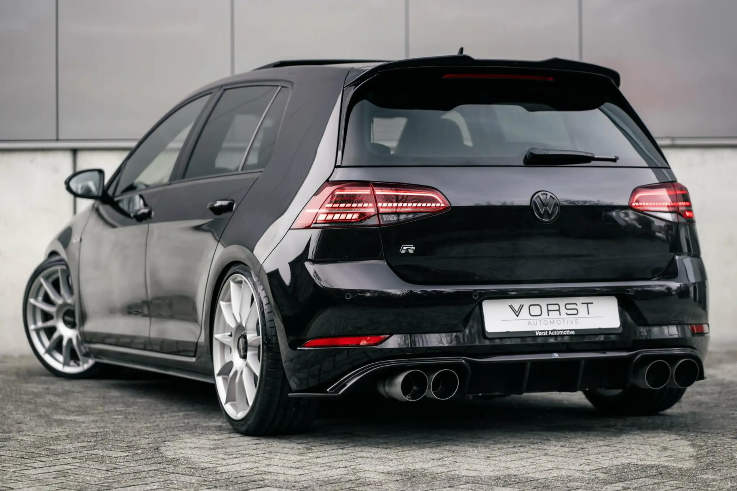 Volkswagen - Golf