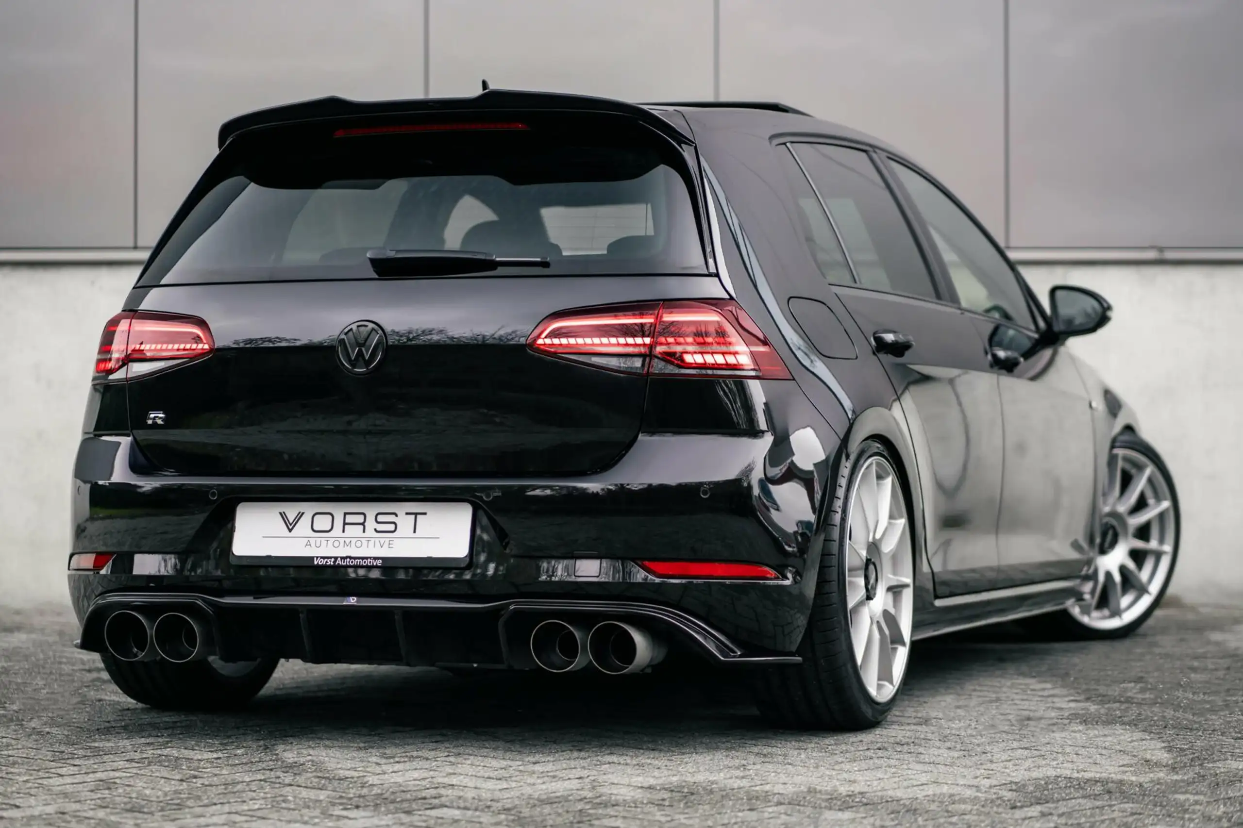 Volkswagen - Golf