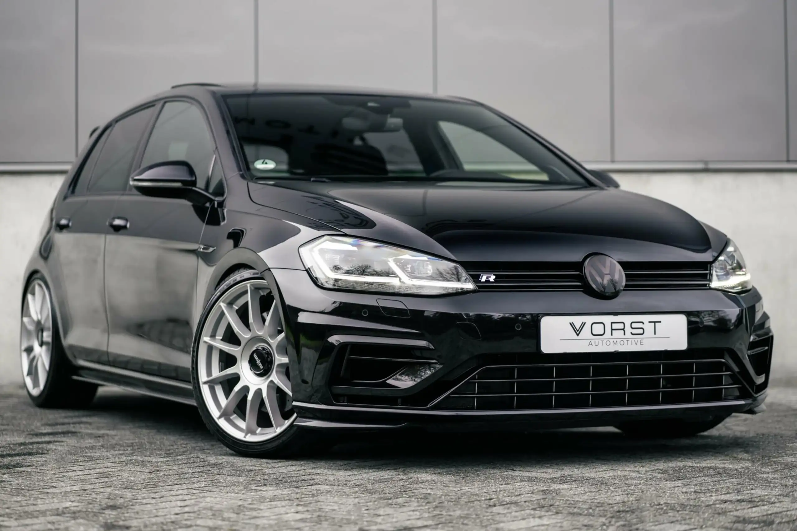 Volkswagen - Golf