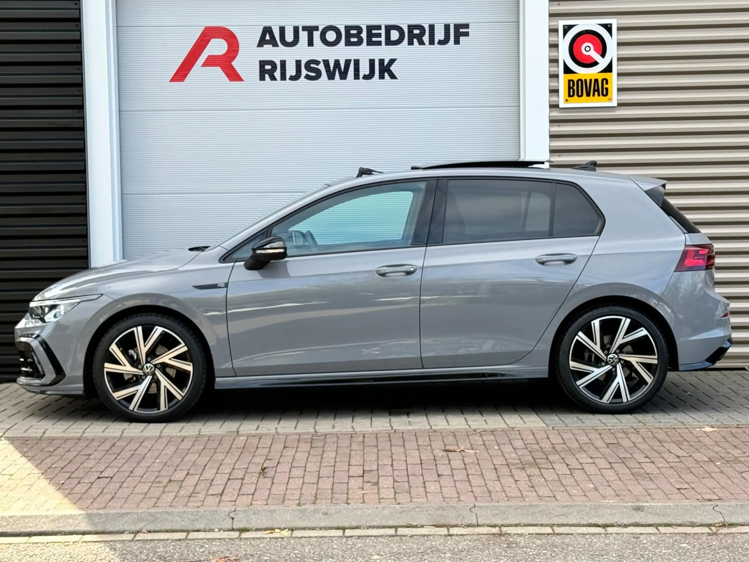 Volkswagen - Golf