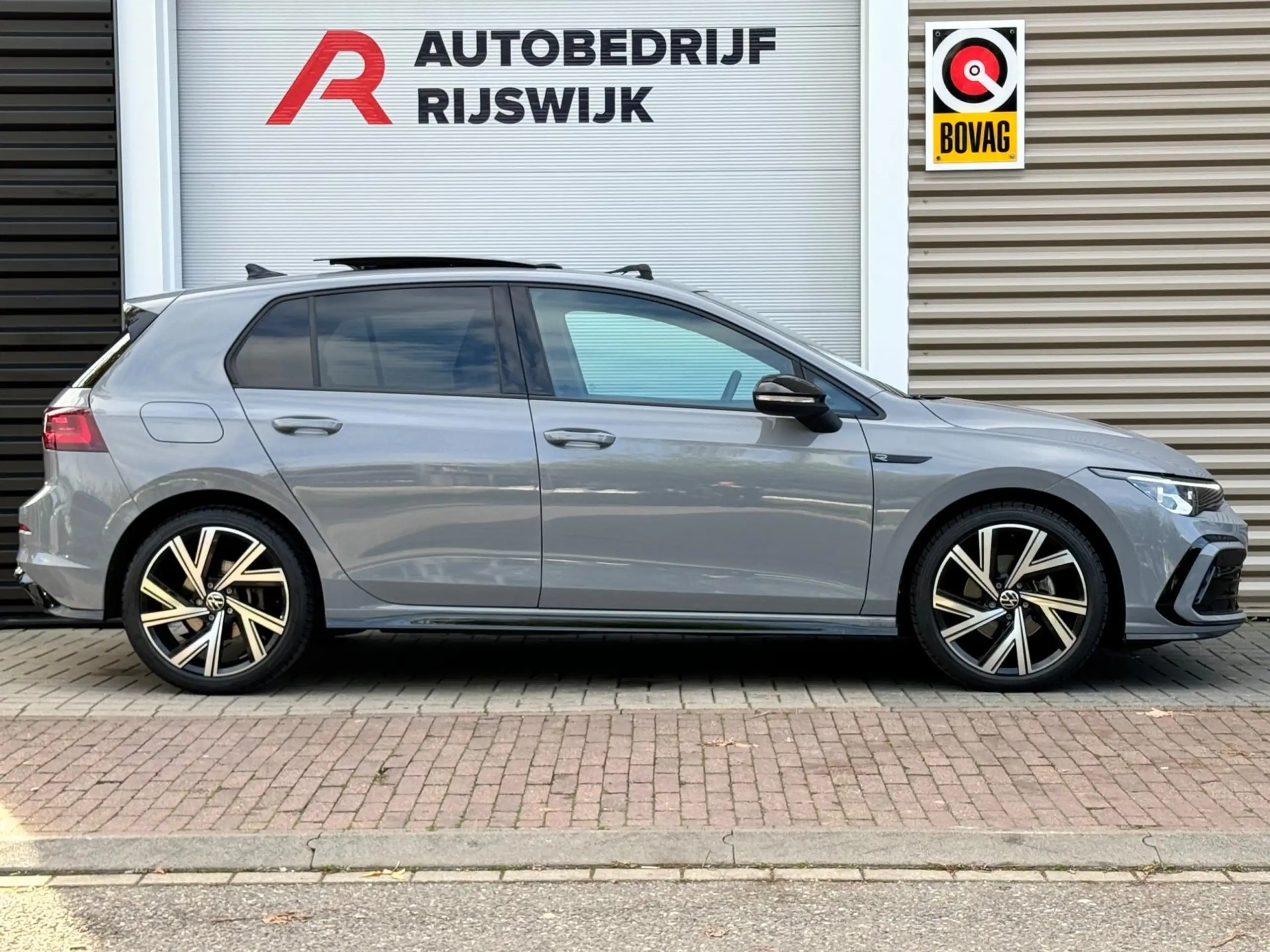 Volkswagen - Golf