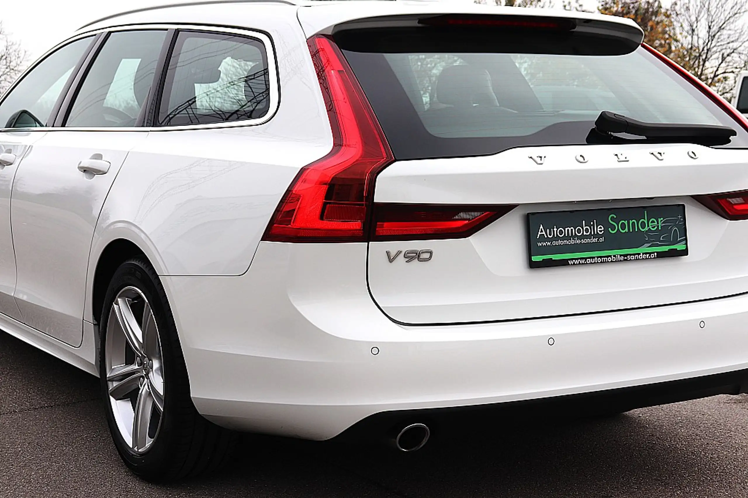 Volvo - V90