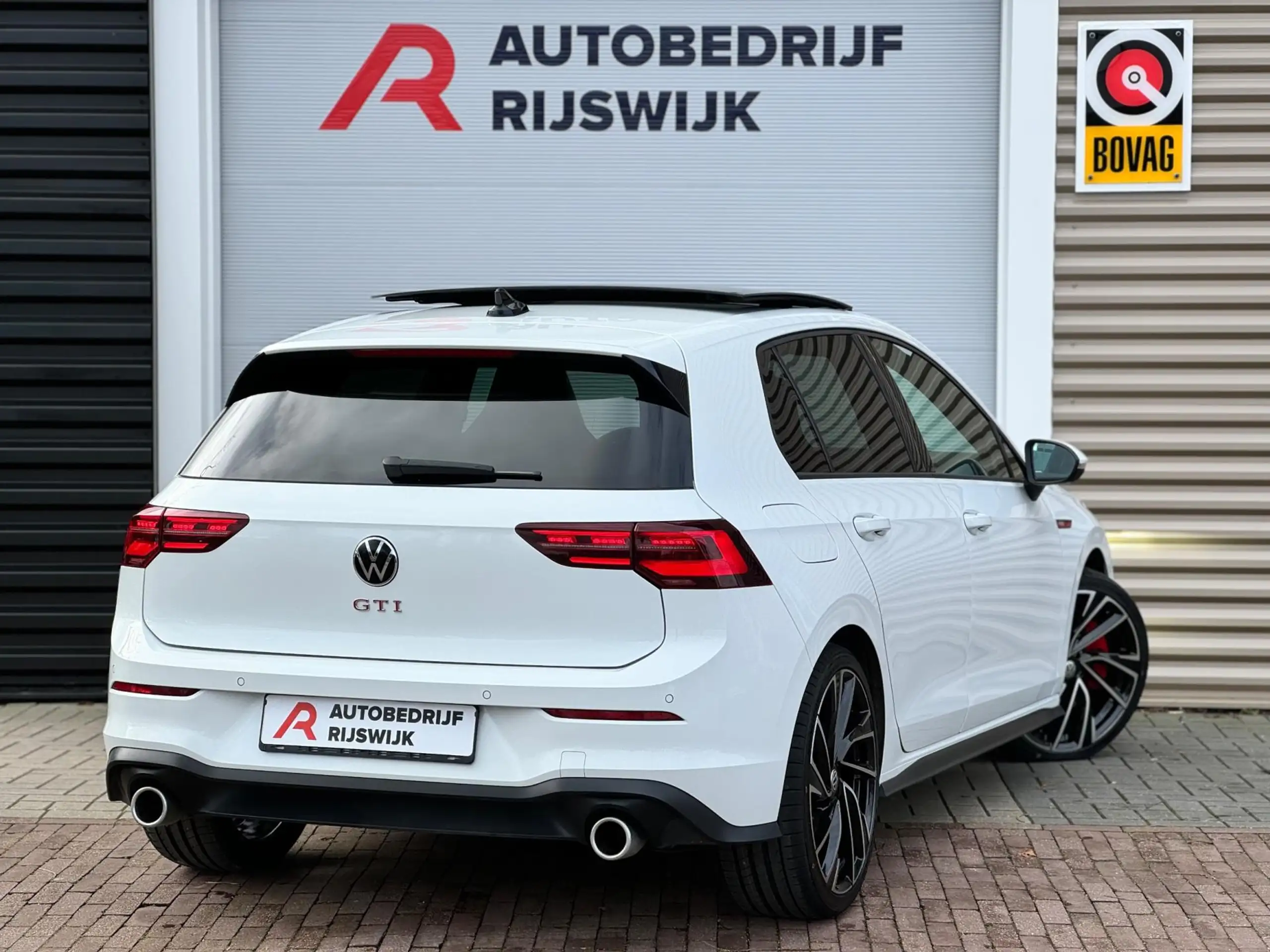 Volkswagen - Golf GTI