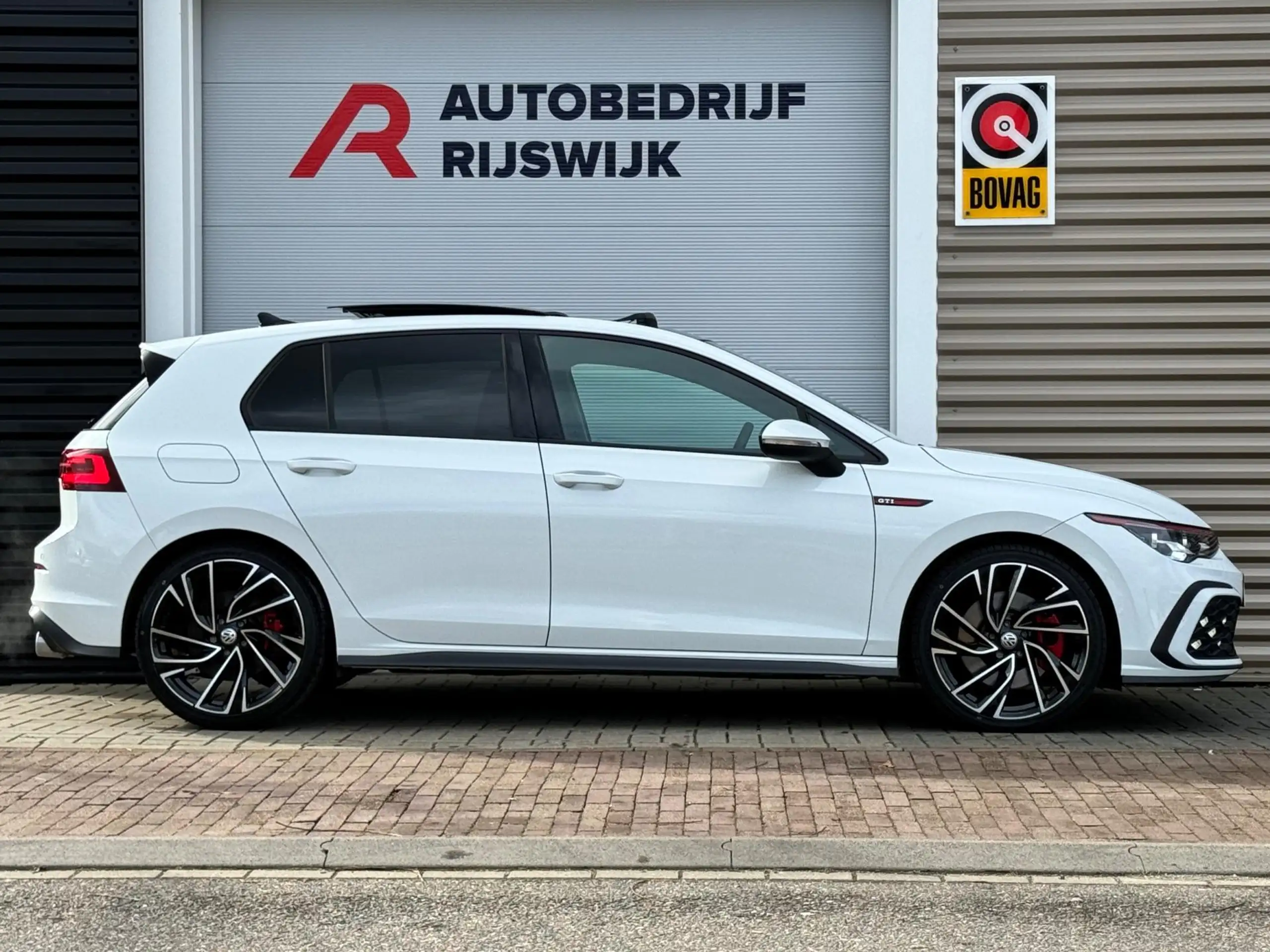 Volkswagen - Golf GTI