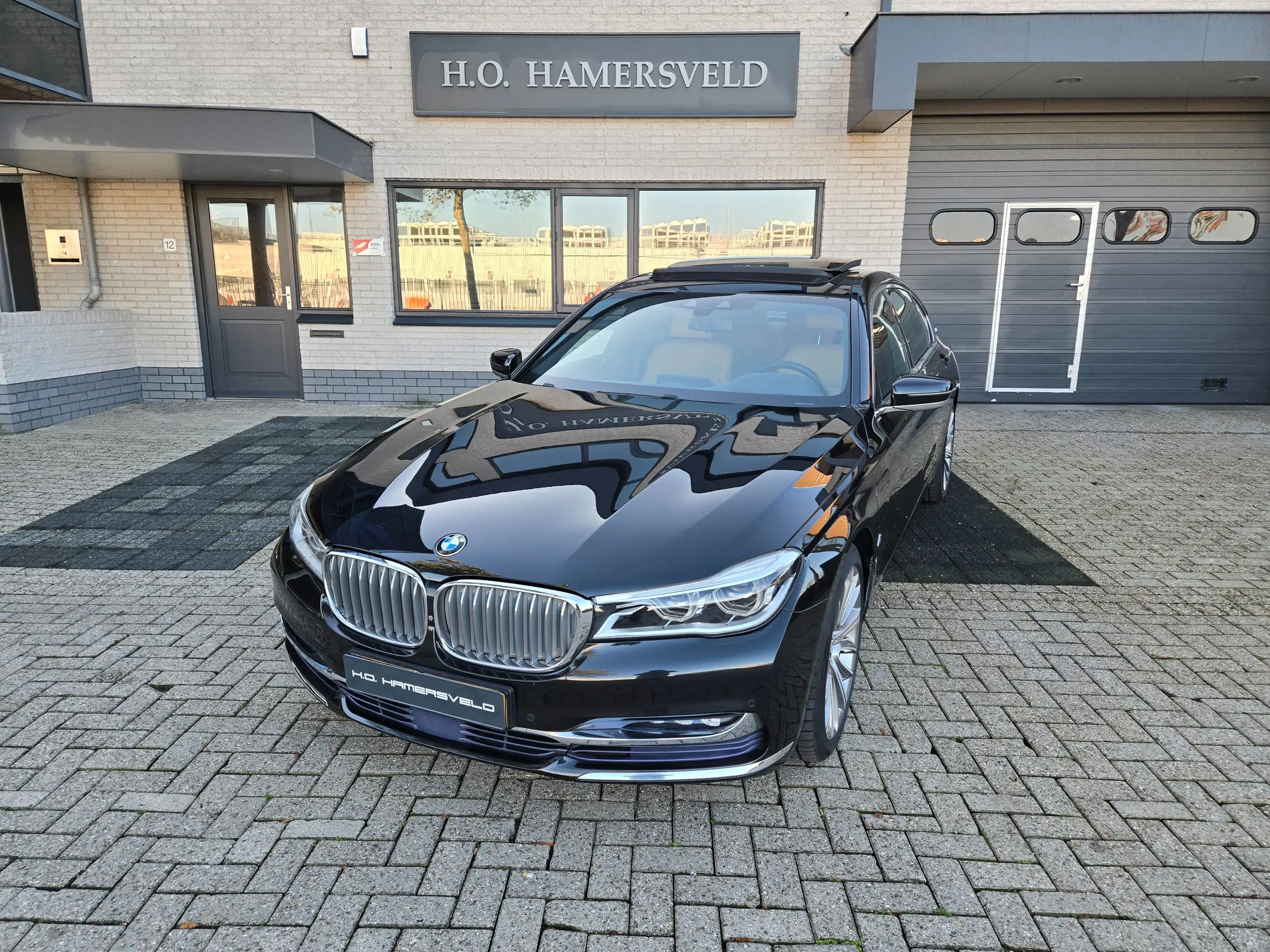 BMW - 740