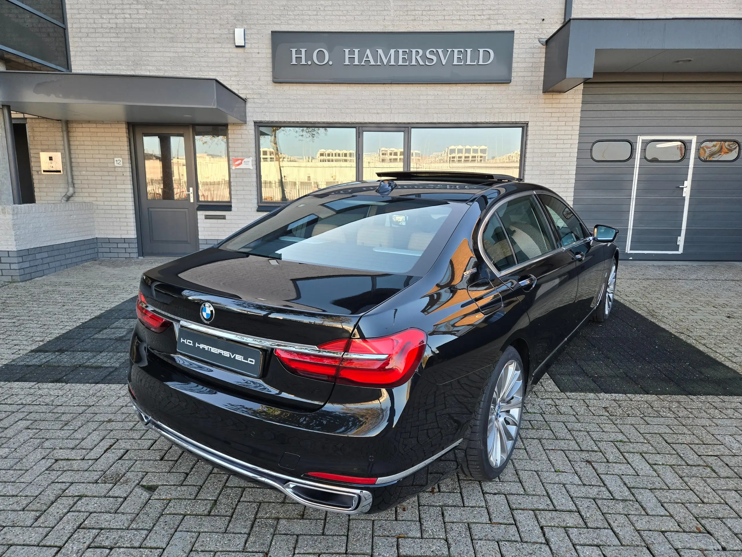 BMW - 740