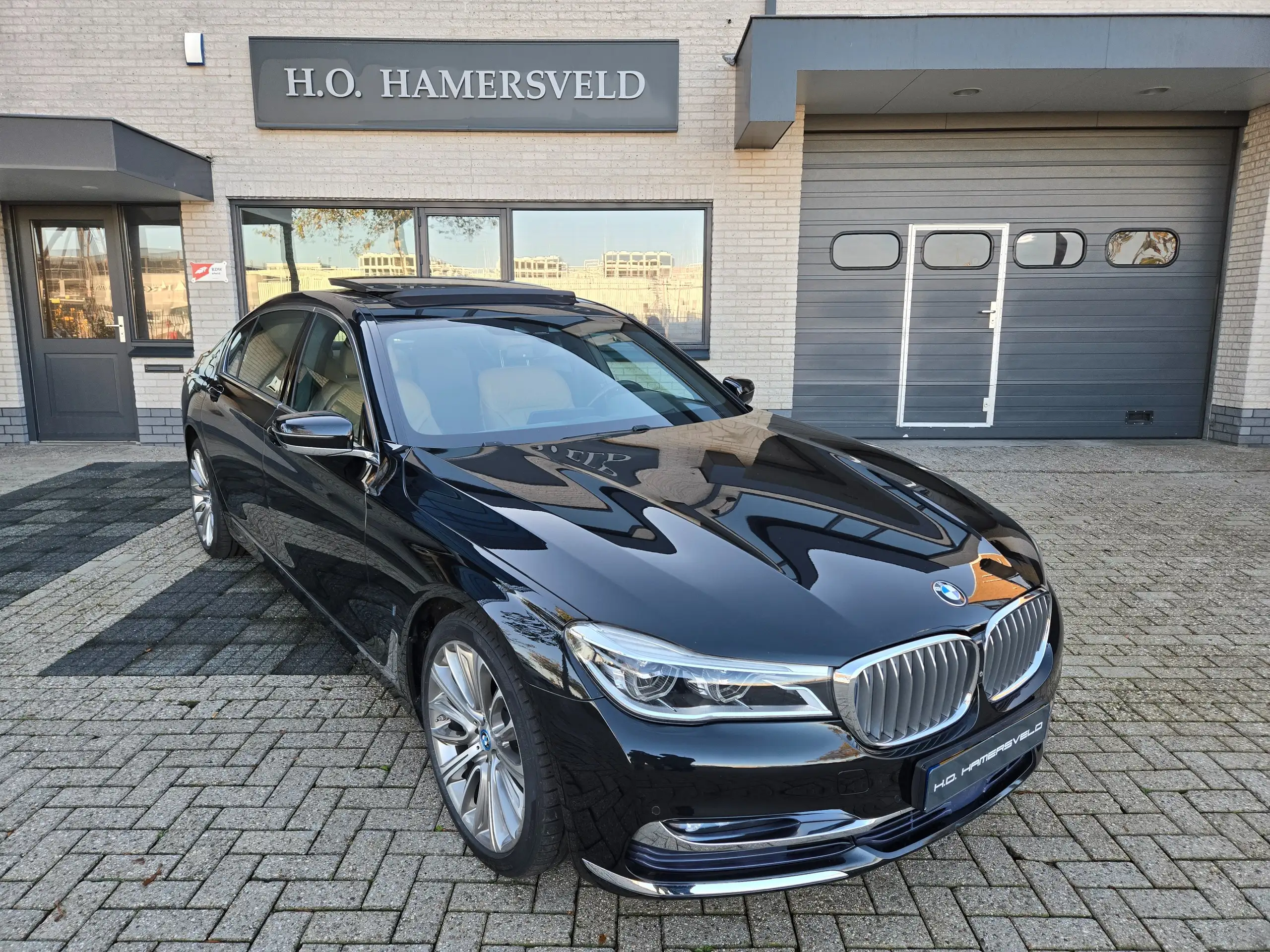 BMW - 740