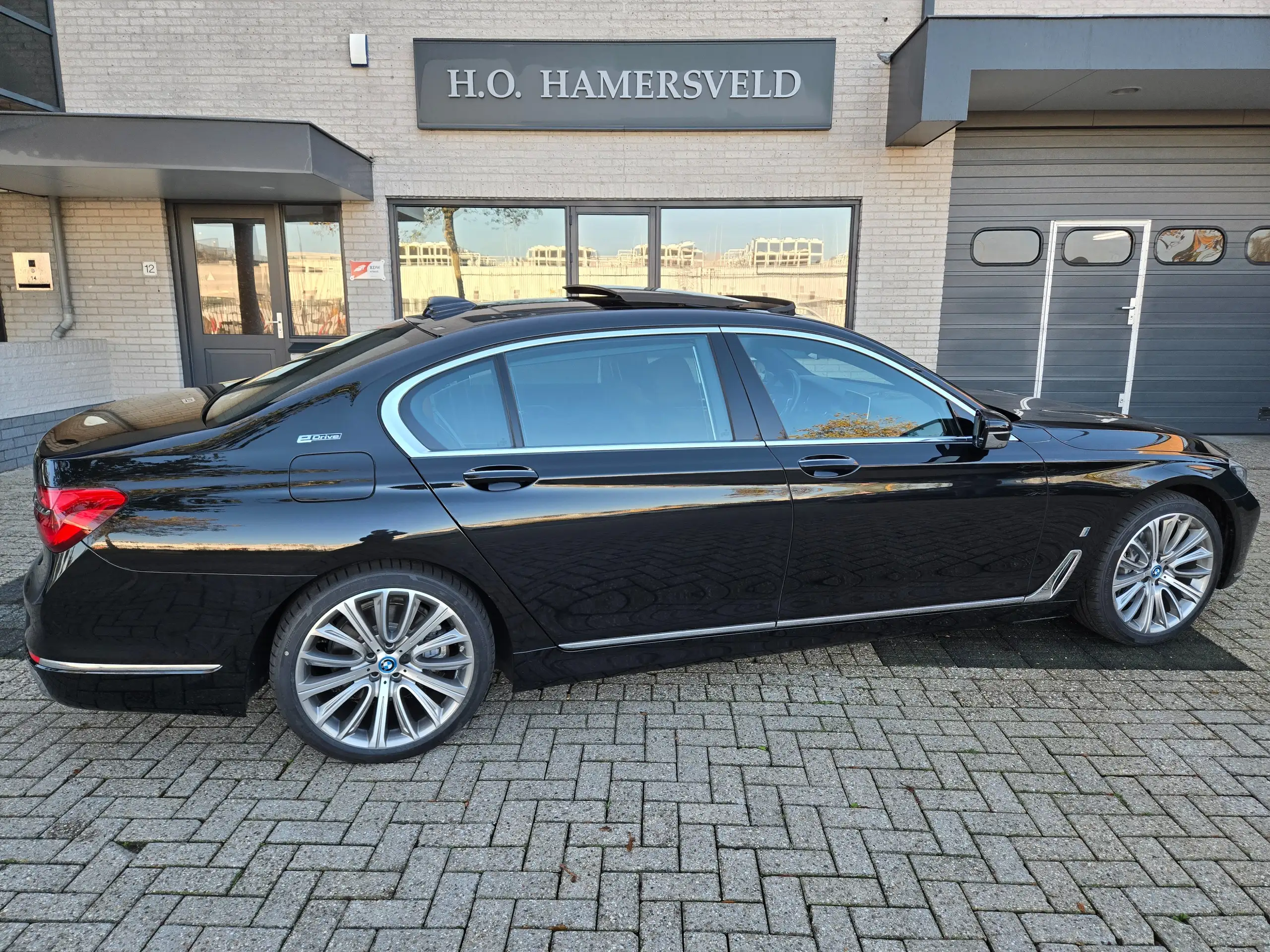 BMW - 740