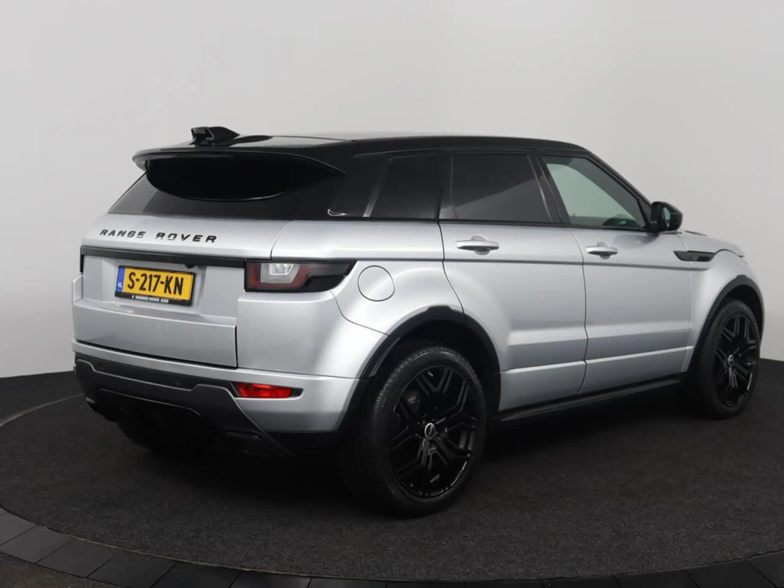 Land Rover - Range Rover Evoque