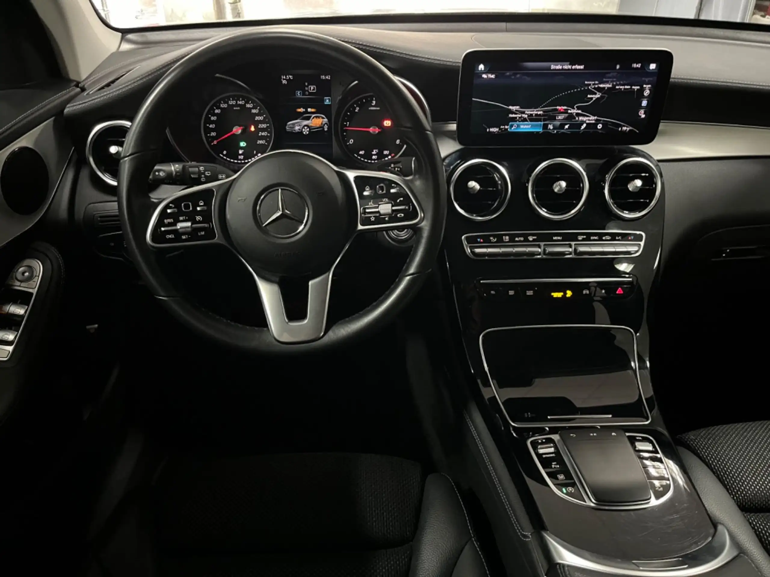 Mercedes-Benz - GLC 220