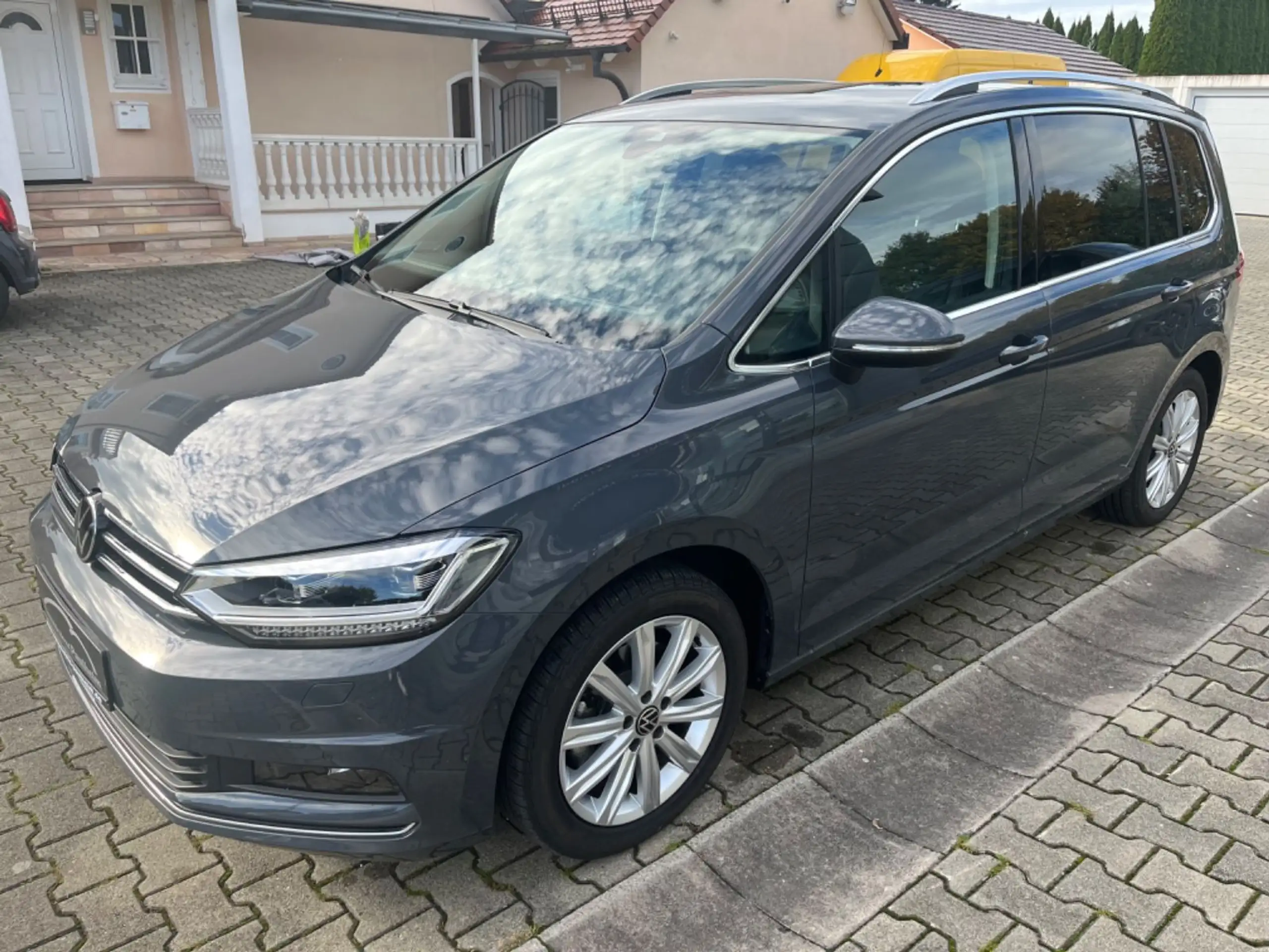 Volkswagen - Touran