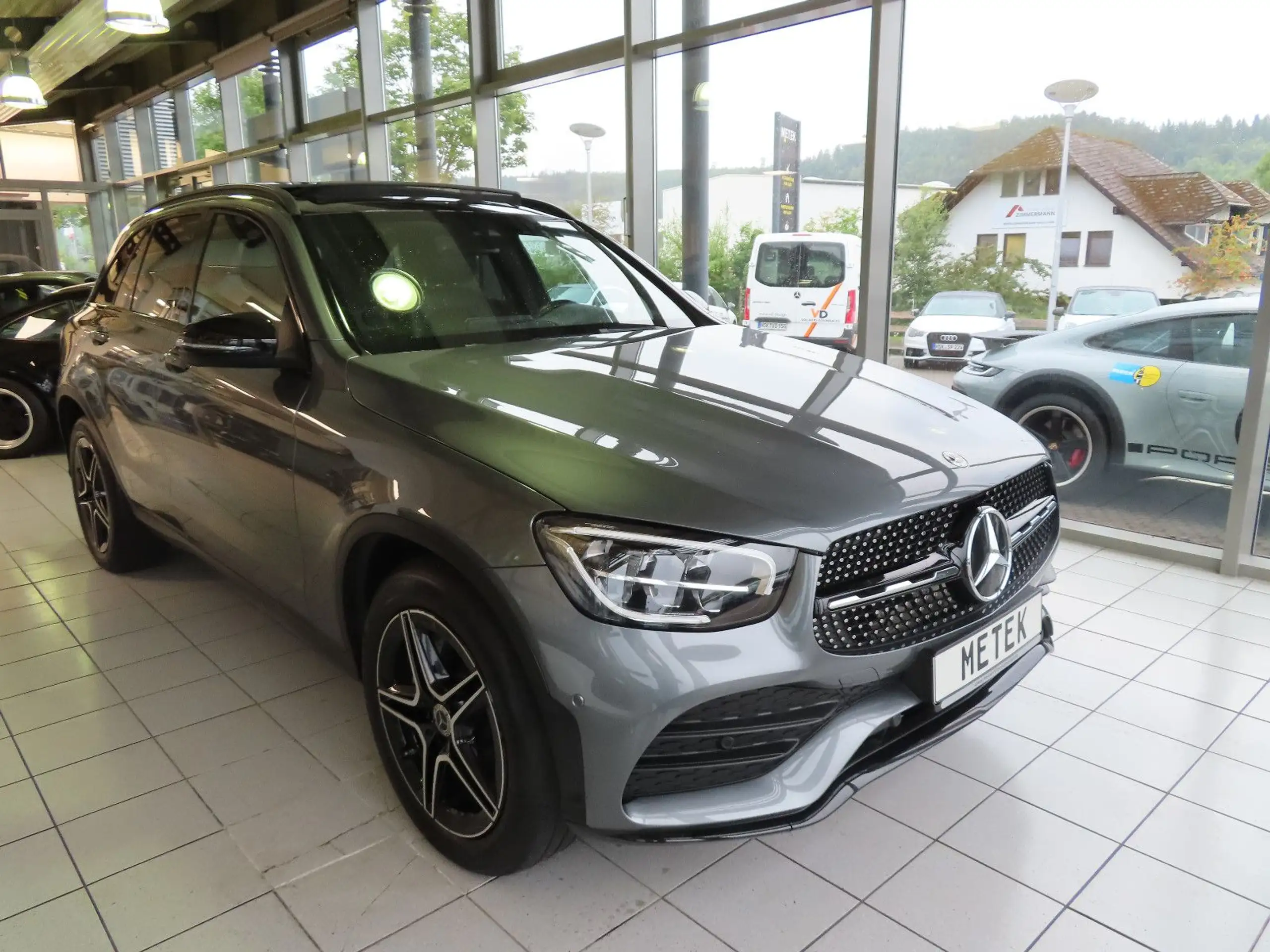 Mercedes-Benz - GLC 220