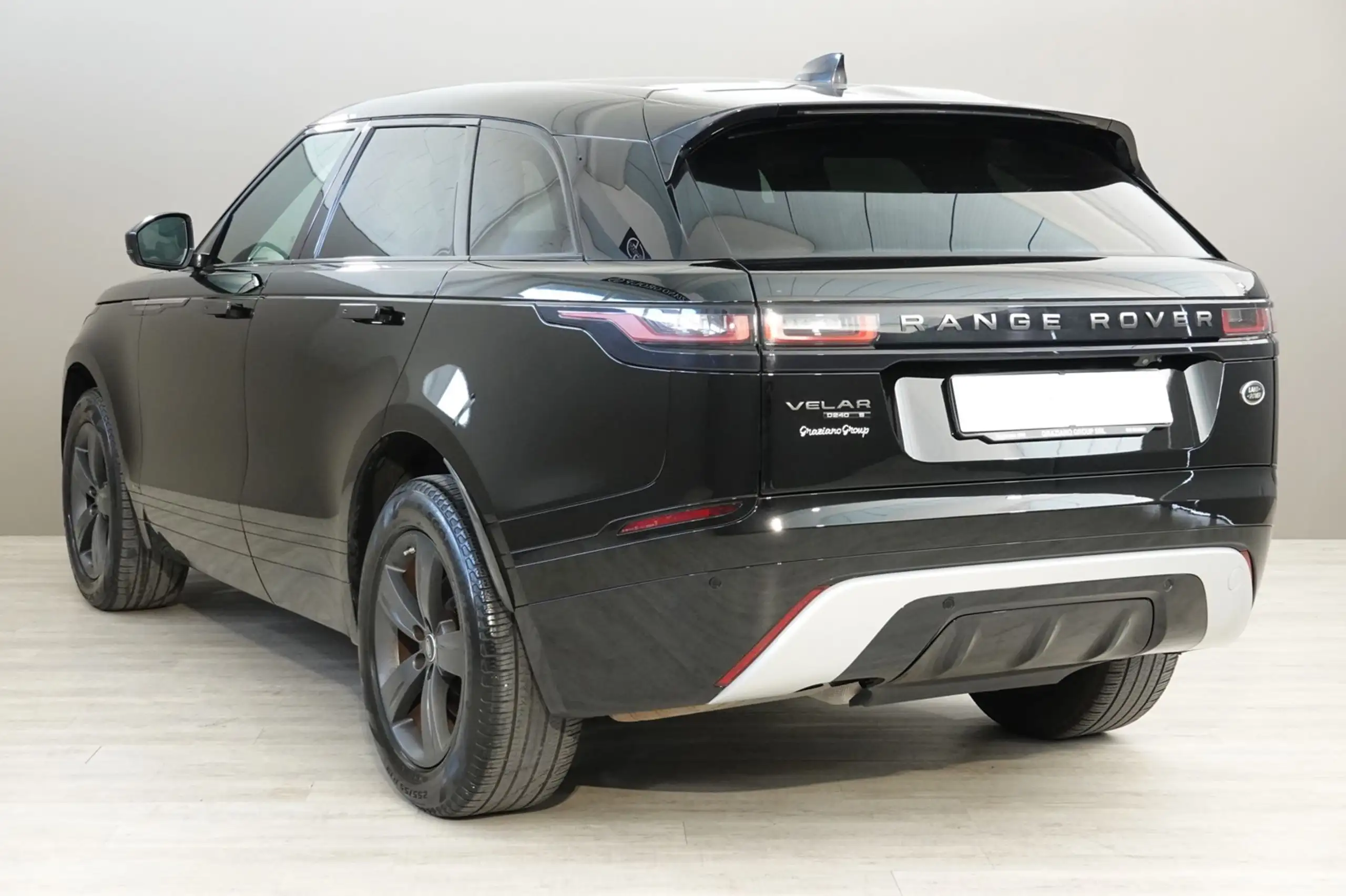 Land Rover - Range Rover Velar