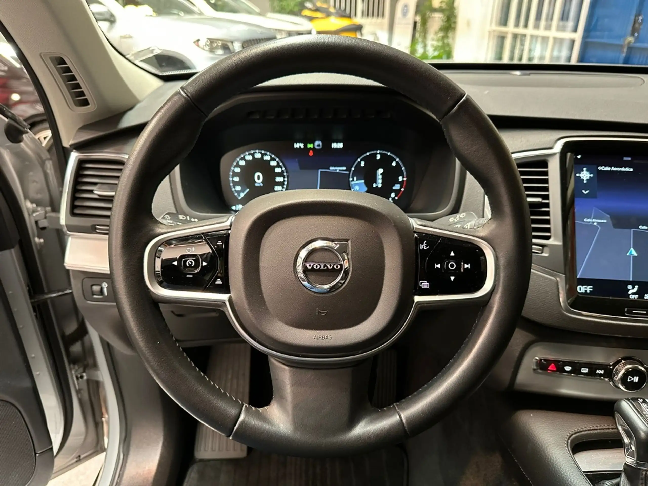 Volvo - XC90