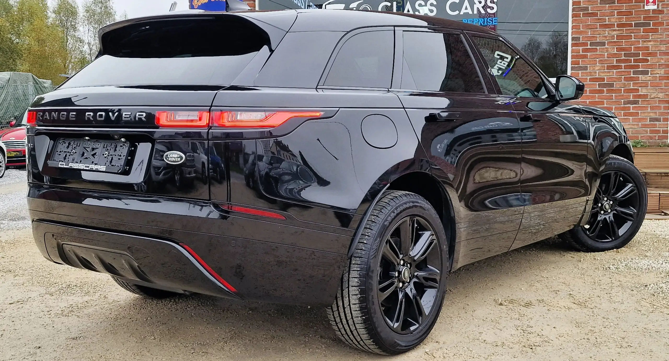 Land Rover - Range Rover Velar