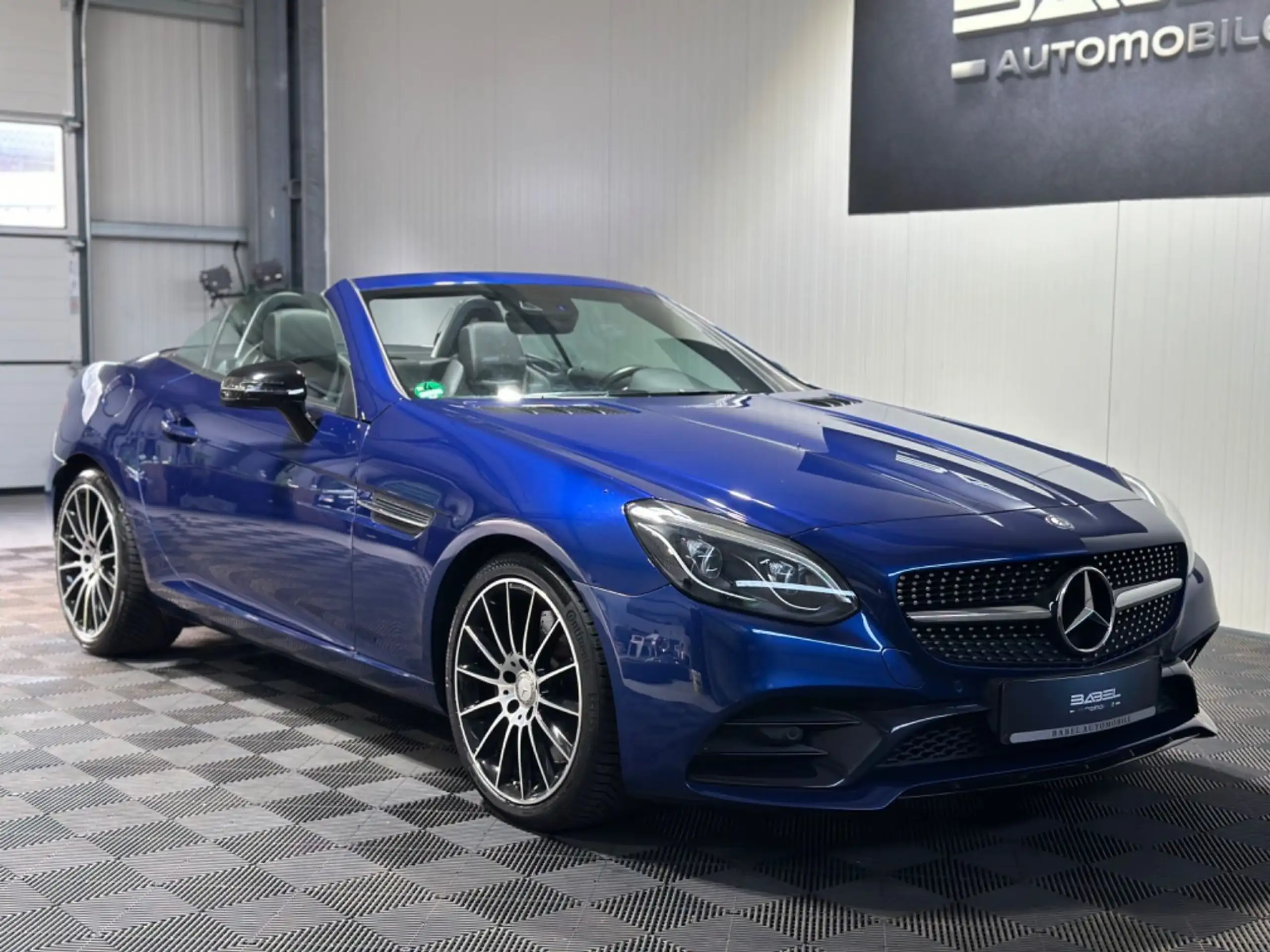 Mercedes-Benz - SLC 300