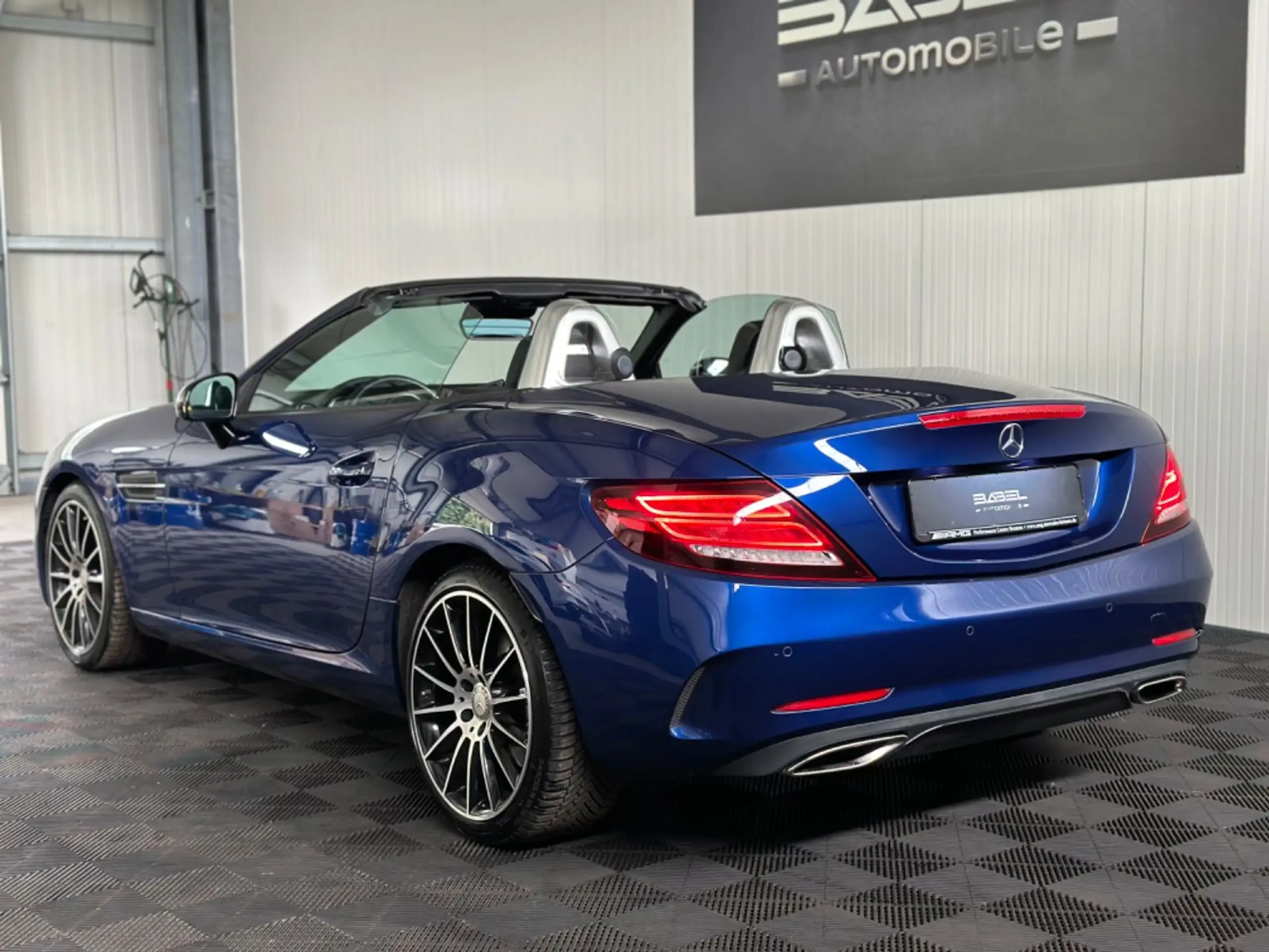 Mercedes-Benz - SLC 300