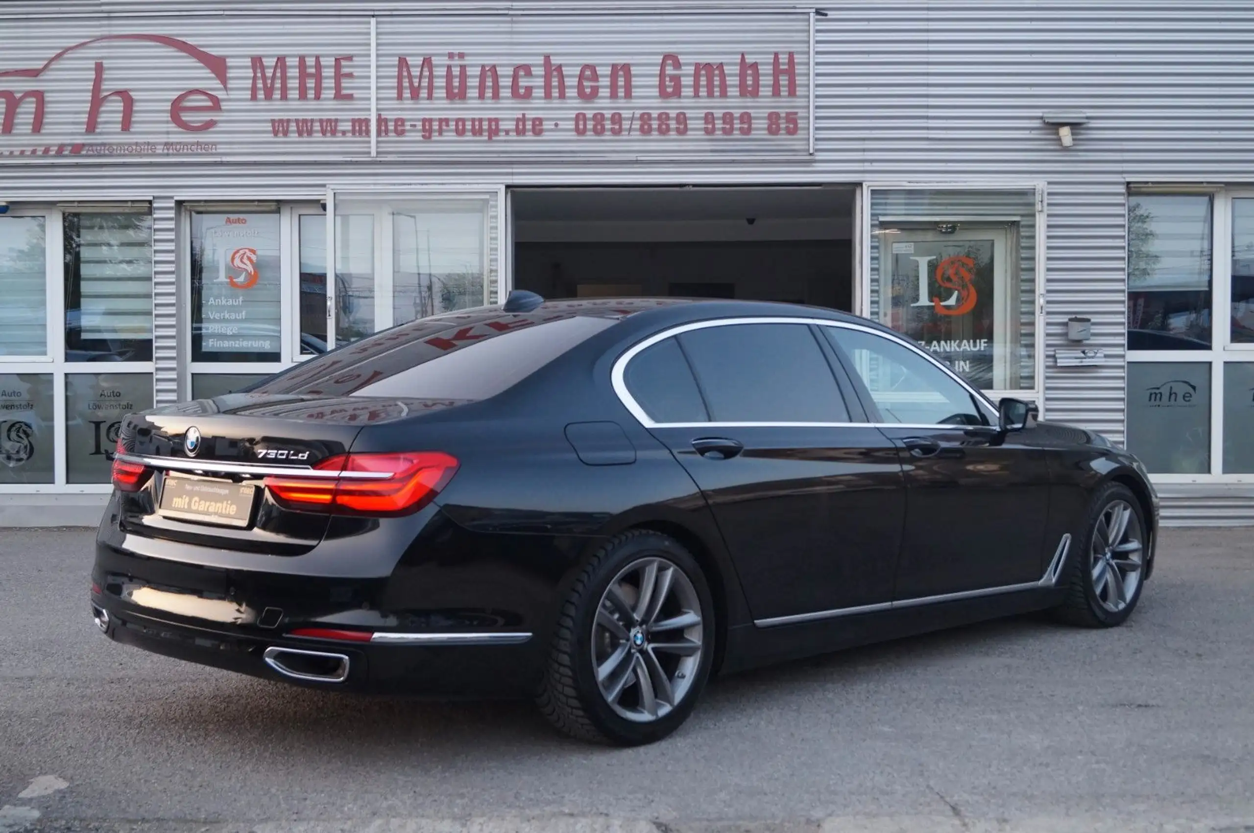 BMW - 730