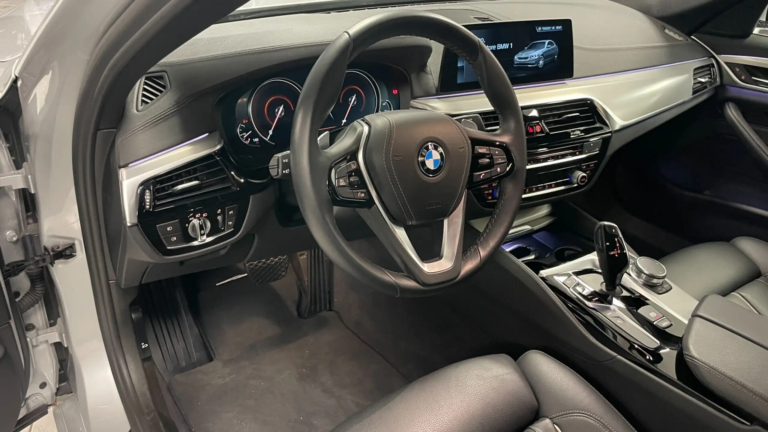 BMW - 530