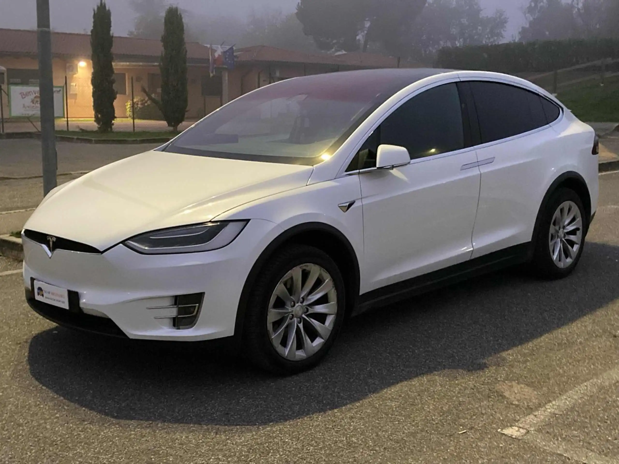 Tesla - Model X