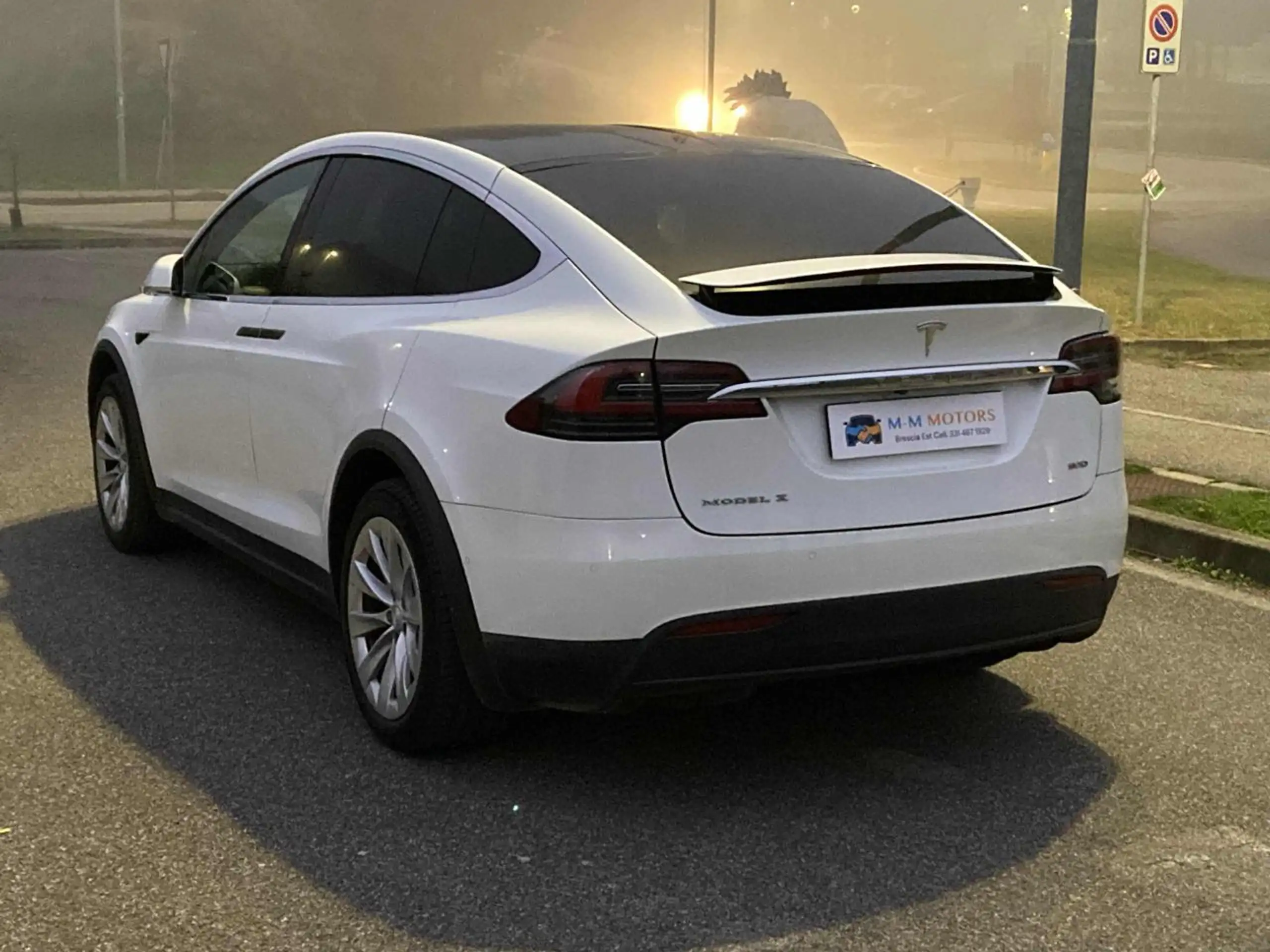 Tesla - Model X