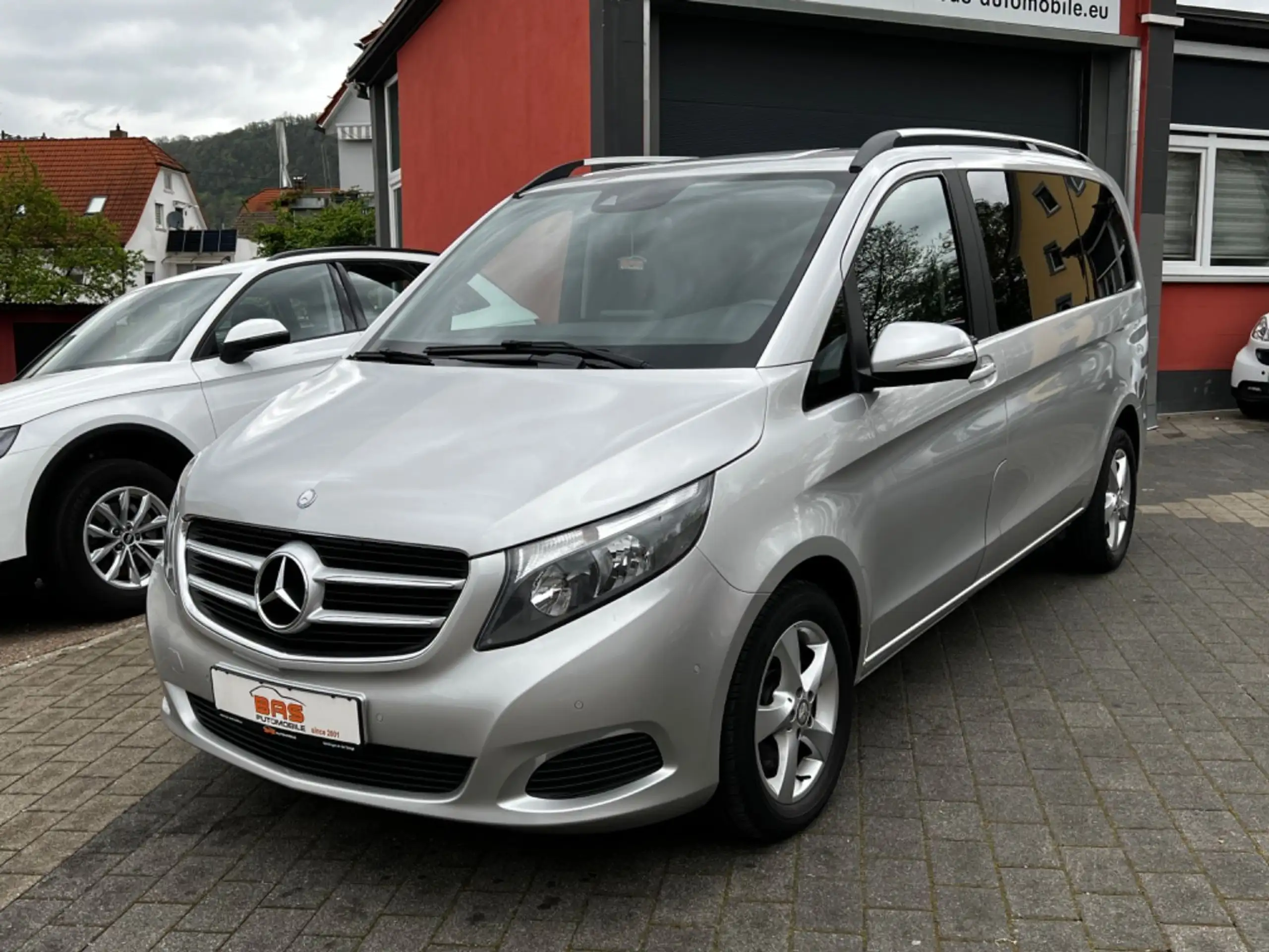 Mercedes-Benz - V 250